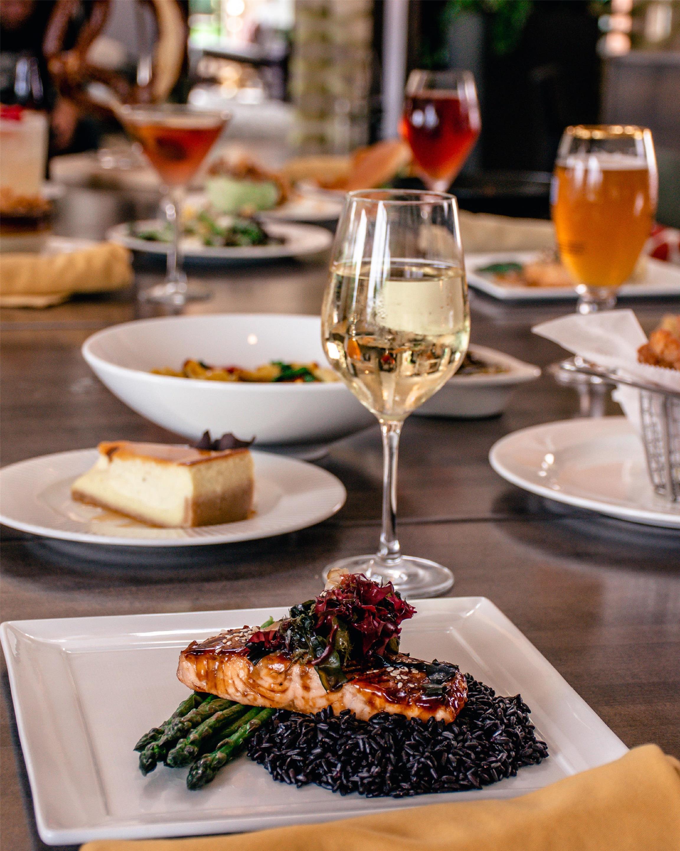 Restaurant | Hilton Garden Inn South Bend