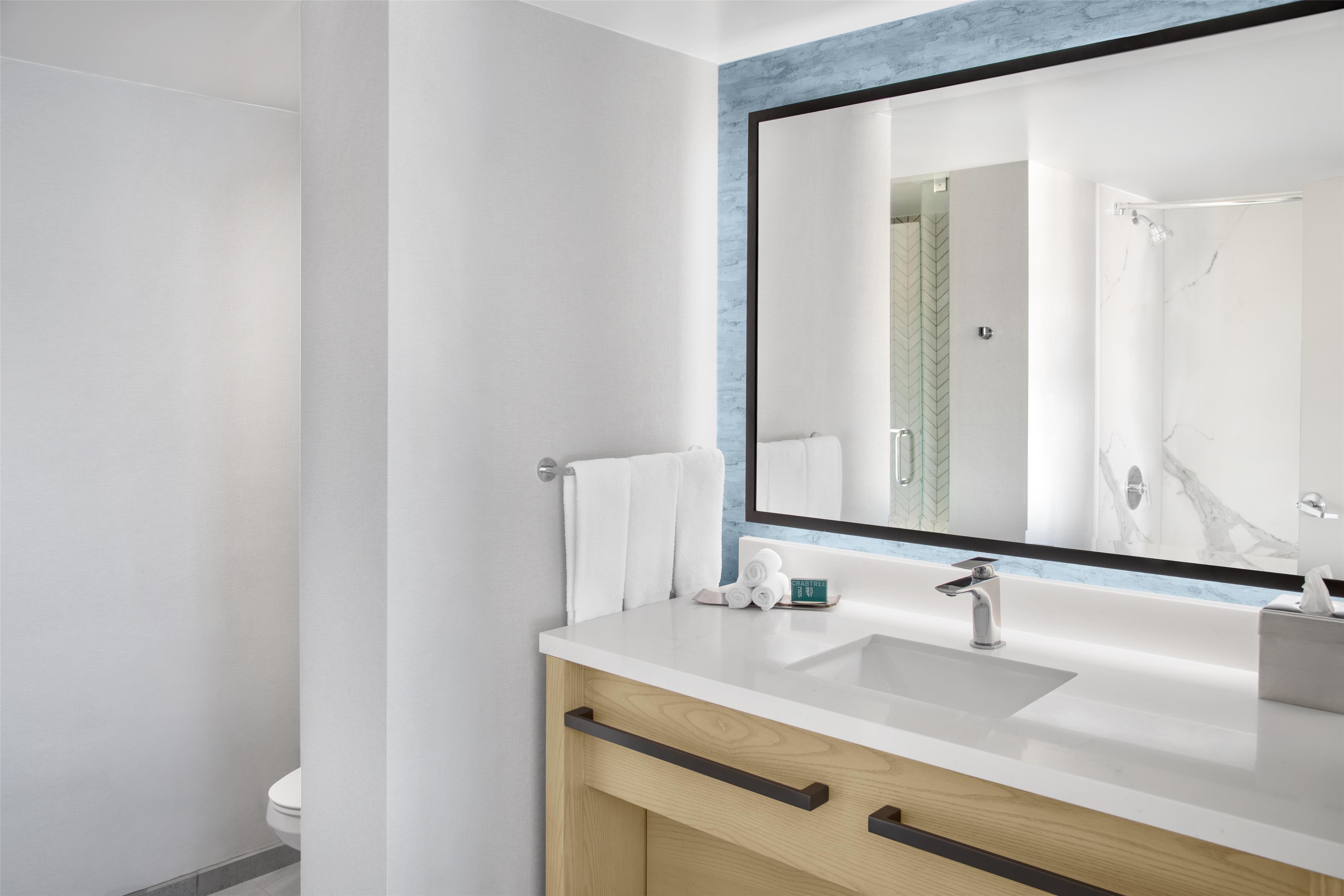 Guest room bath