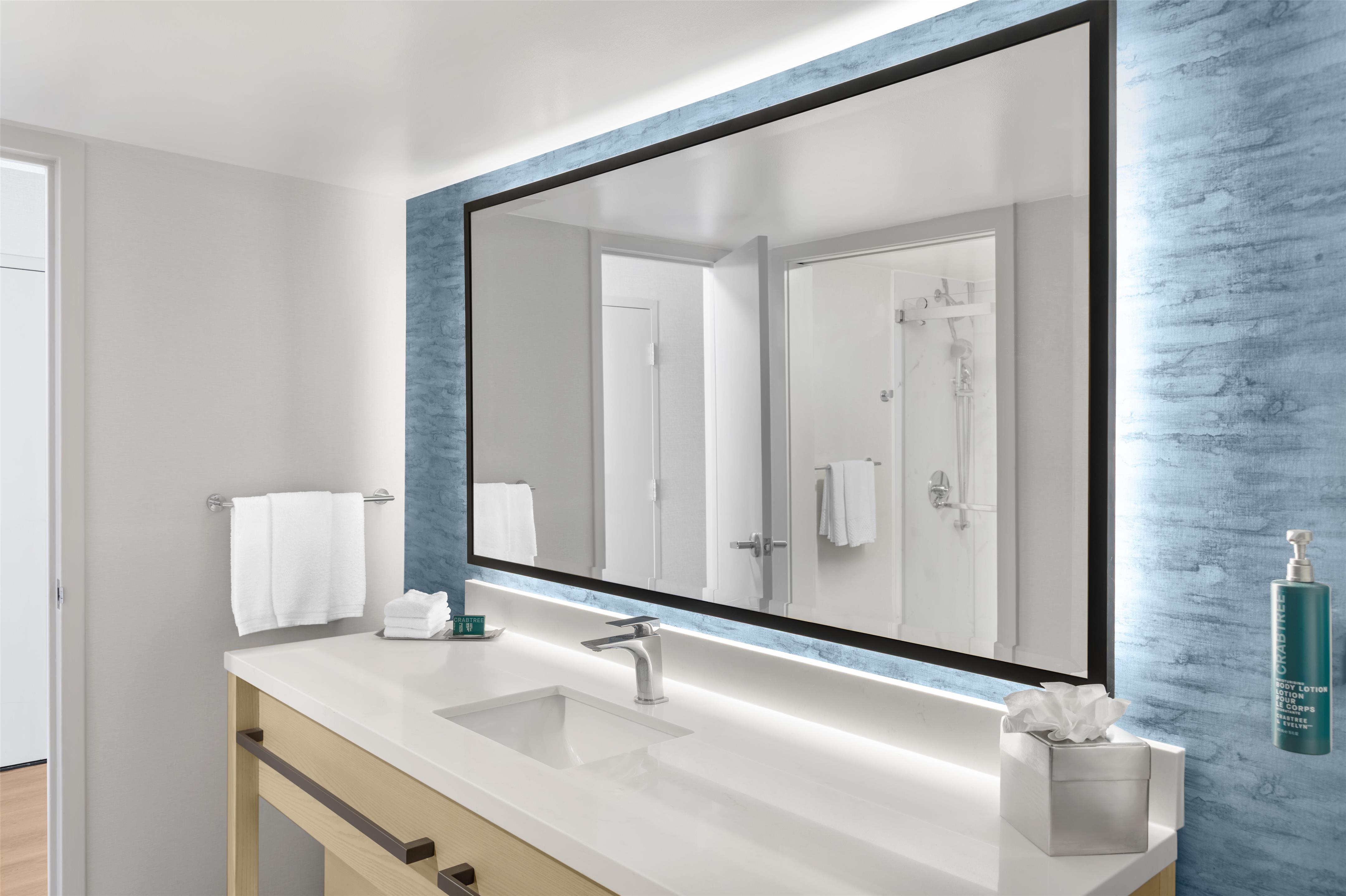 Guest room bath