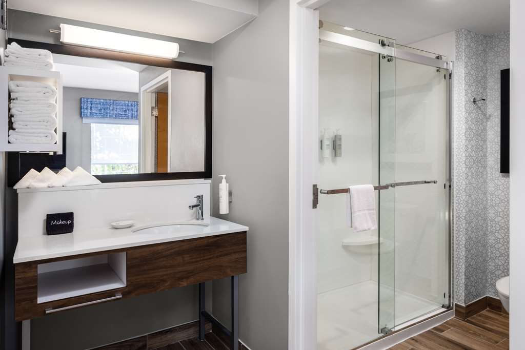Hampton Inn and Suites State College @ Williamsbu-guestroom-Guest Room,Bathroom,On-Site.jpg