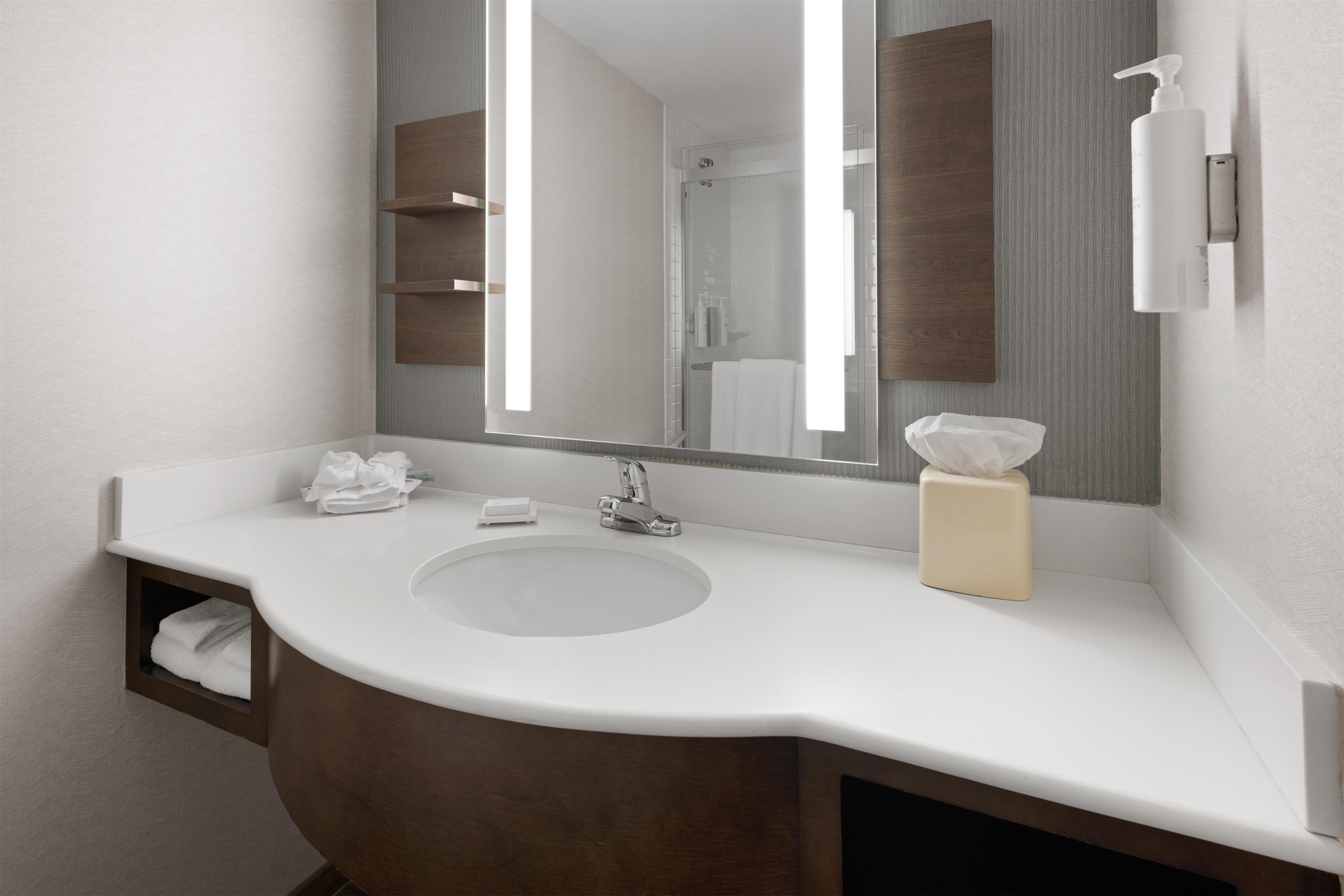 Guest room bath
