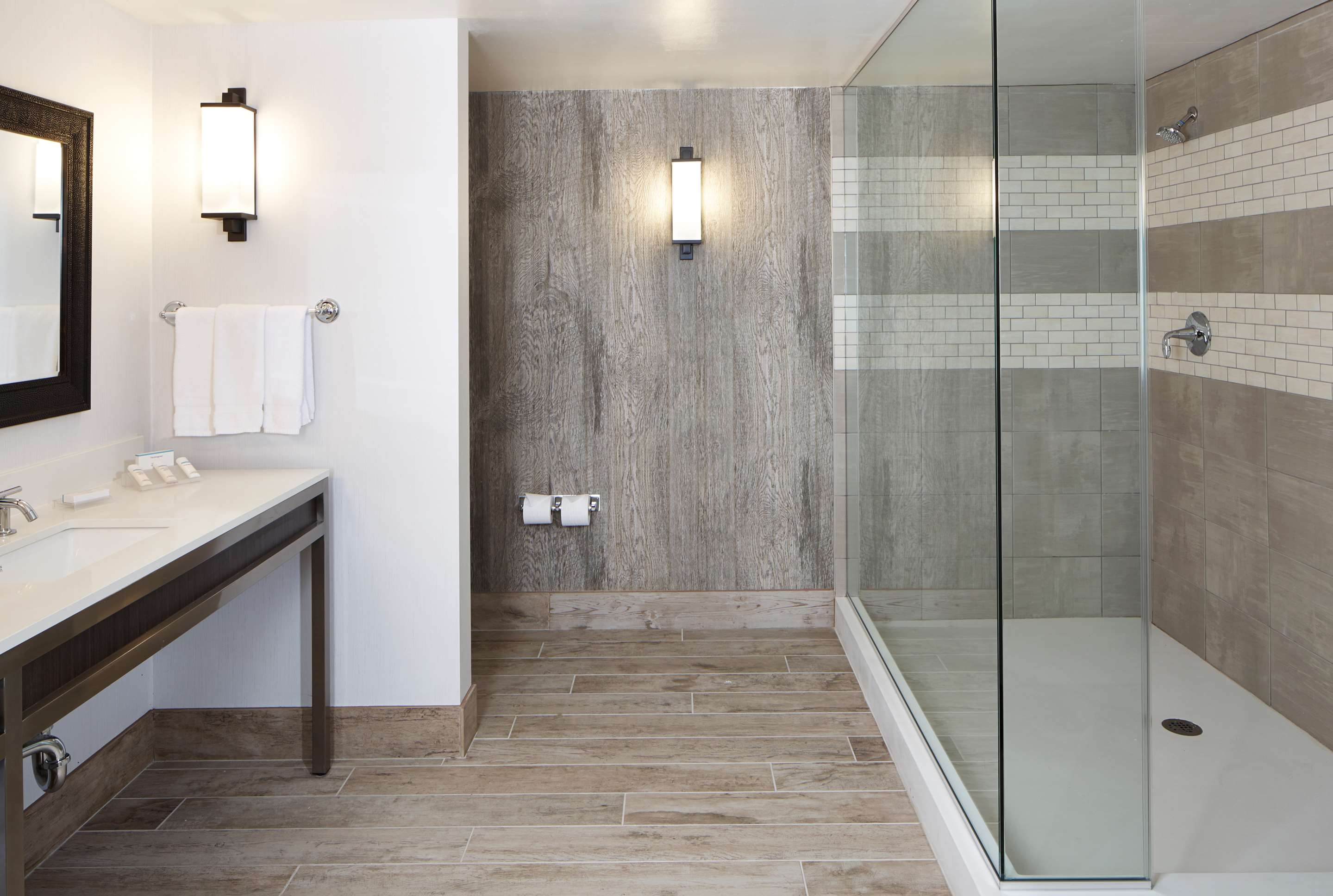 Guest room bath