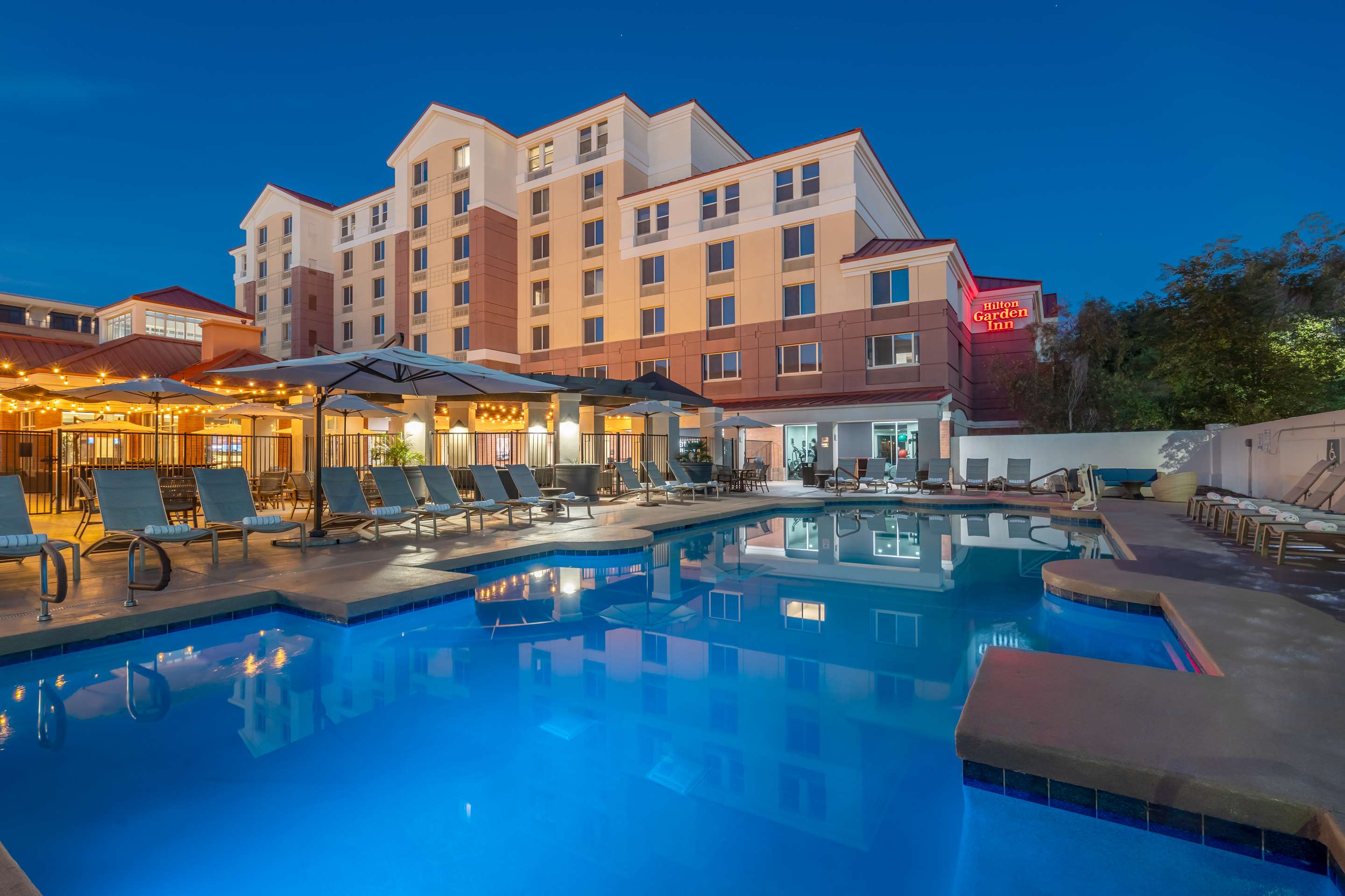 Pool | Hilton Garden Inn Scottsdale Old Town