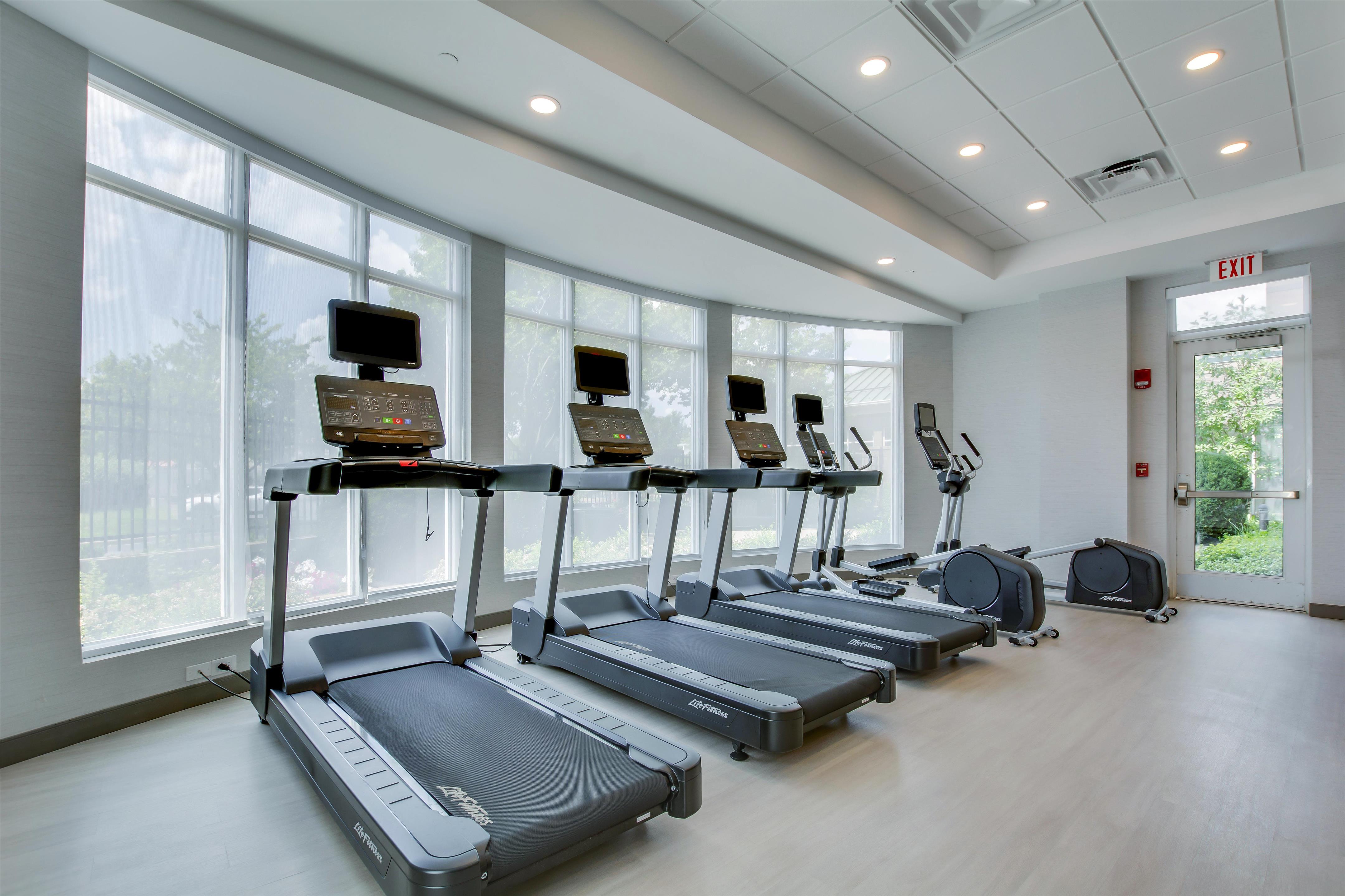 Health club fitness center gym | Hilton Garden Inn Louisville Airport