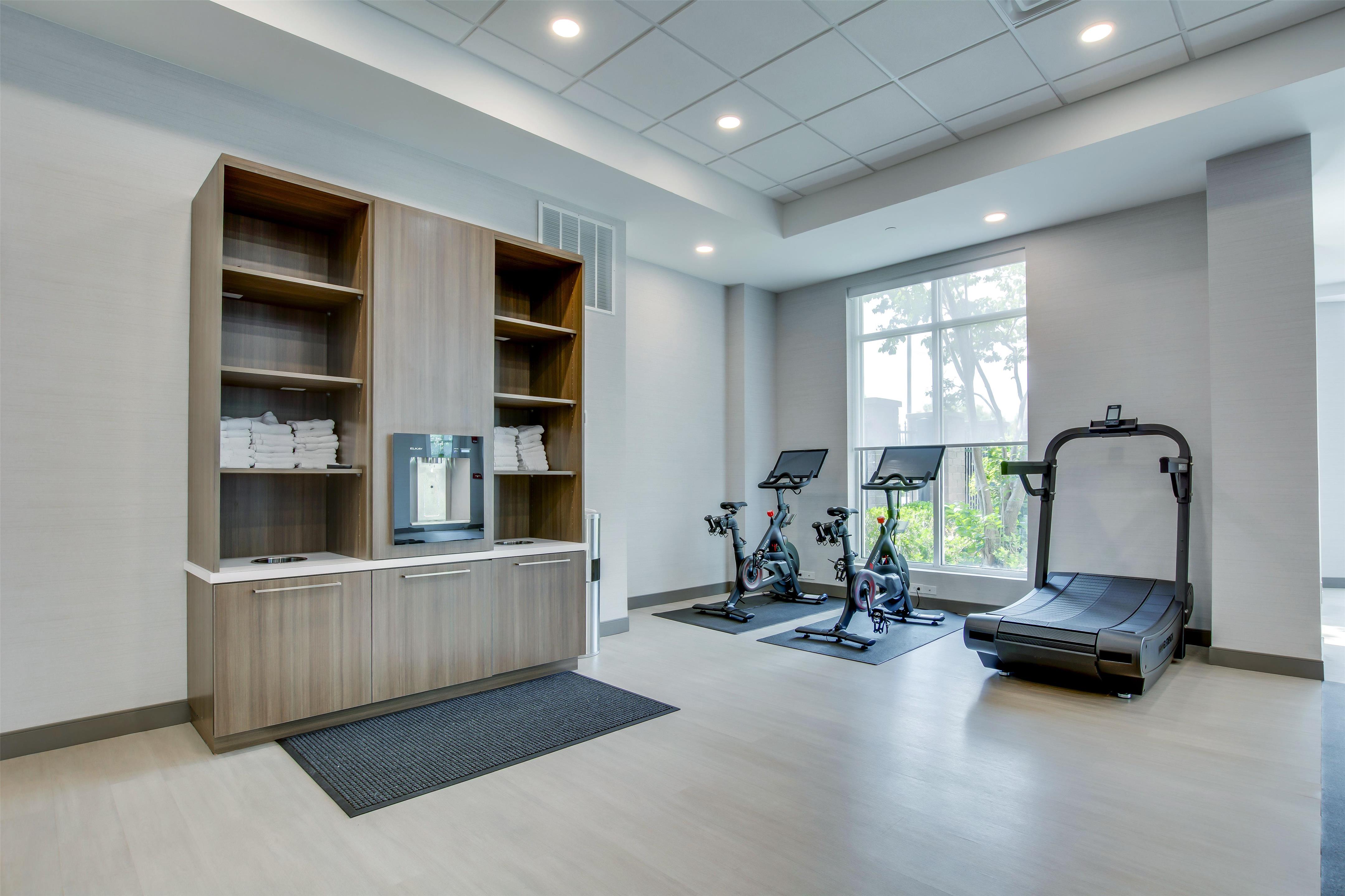 Health club fitness center gym | Hilton Garden Inn Louisville Airport