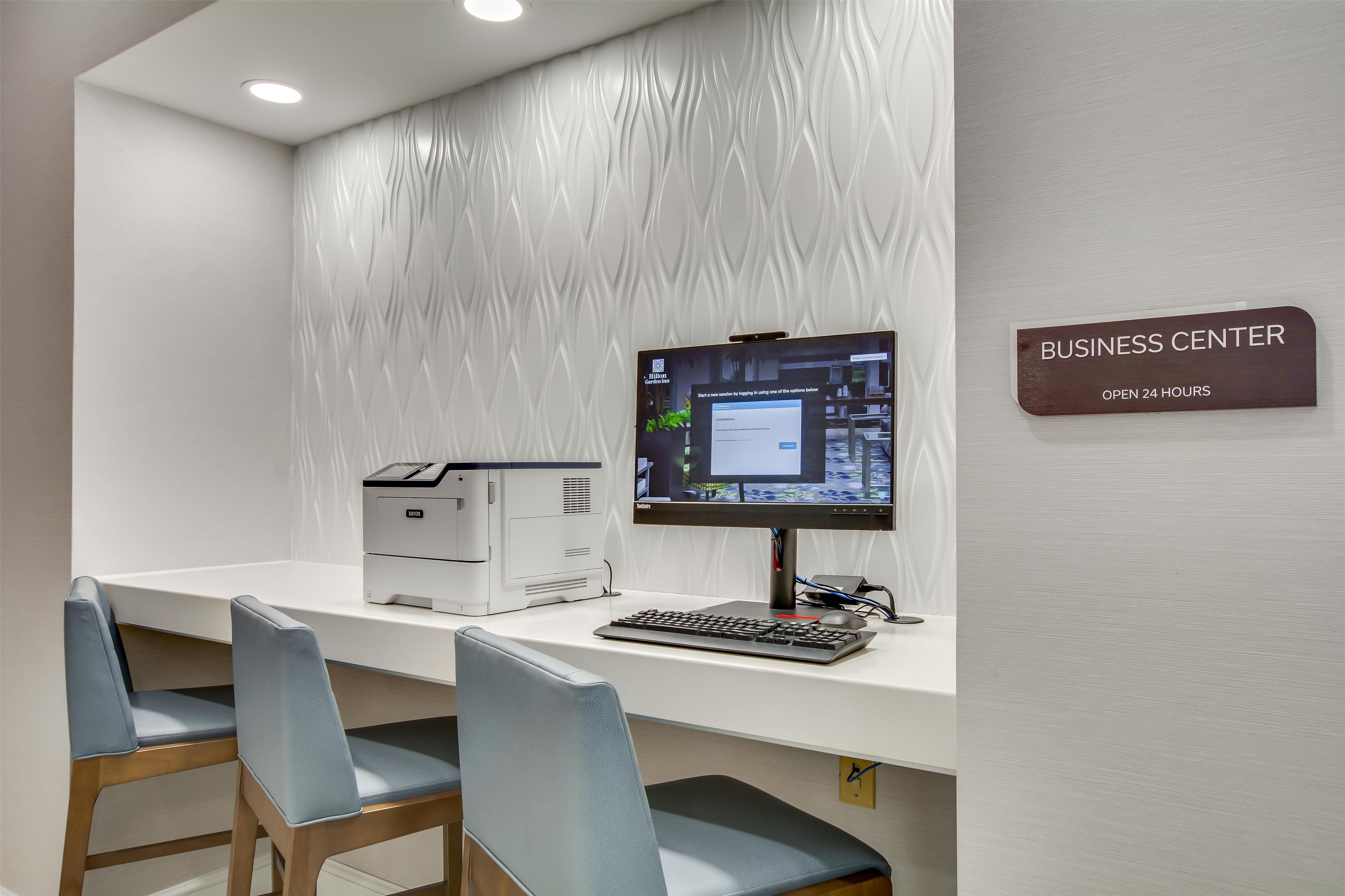 Business Center | Hilton Garden Inn Louisville Airport