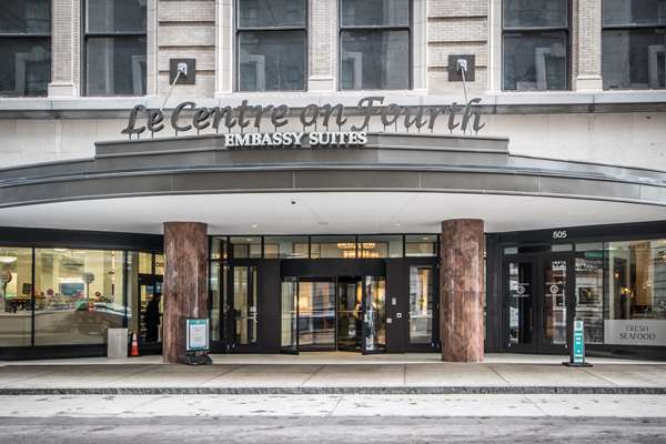 Exterior view - Embassy Suites Downtown Louisville - I-65, Exit 136C