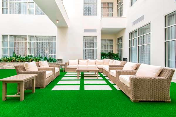 Exterior view - Embassy Suites Downtown Louisville - I-65, Exit 136C