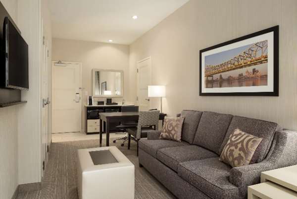  - Embassy Suites Downtown Louisville - I-65, Exit 136C