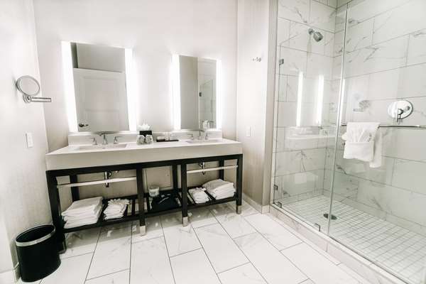  - Embassy Suites Downtown Louisville - I-65, Exit 136C