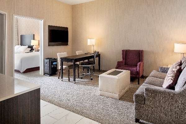  - Embassy Suites Downtown Louisville - I-65, Exit 136C
