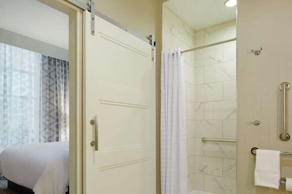  - Embassy Suites Downtown Louisville - I-65, Exit 136C