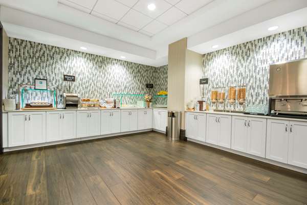 Restaurant - Embassy Suites Downtown Louisville - I-65, Exit 136C