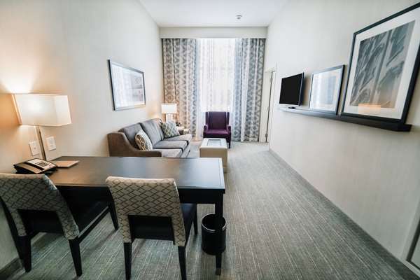  - Embassy Suites Downtown Louisville - I-65, Exit 136C