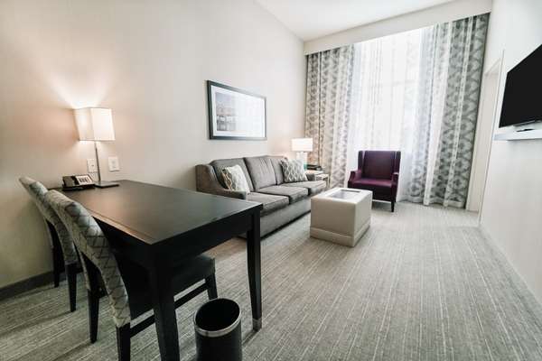  - Embassy Suites Downtown Louisville - I-65, Exit 136C