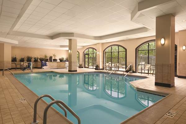 Pool - Embassy Suites East Louisville