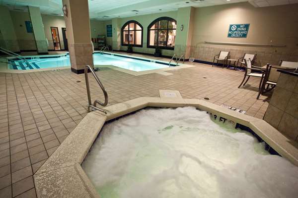 Pool - Embassy Suites East Louisville