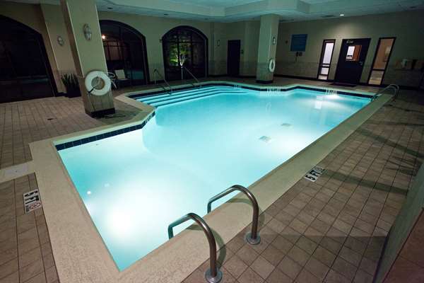Pool - Embassy Suites East Louisville
