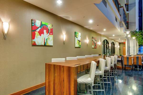 Amenities - Embassy Suites East Louisville