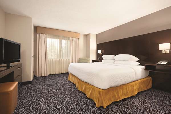  - Embassy Suites East Louisville