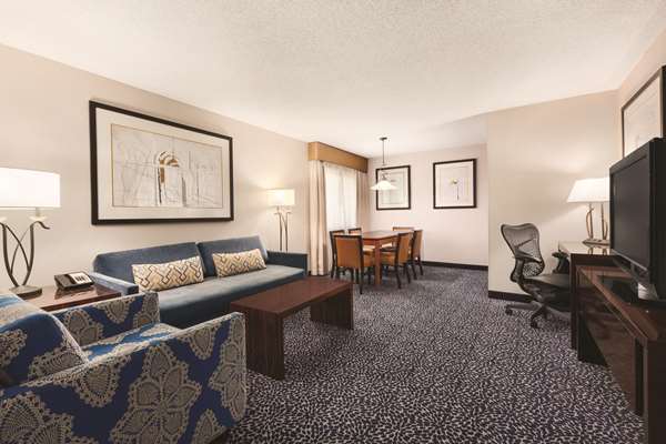  - Embassy Suites East Louisville