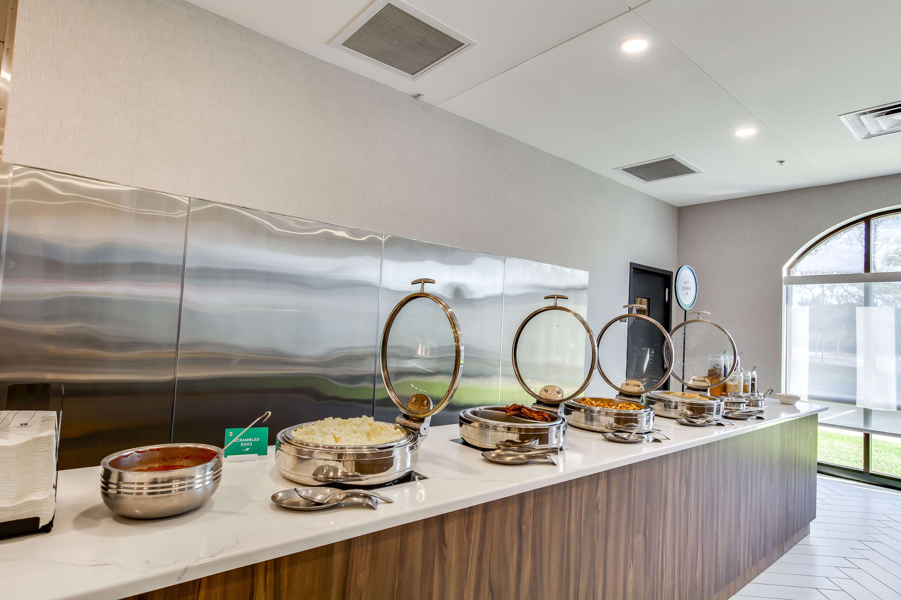 Breakfast Area | Embassy Suites by Hilton Louisville East