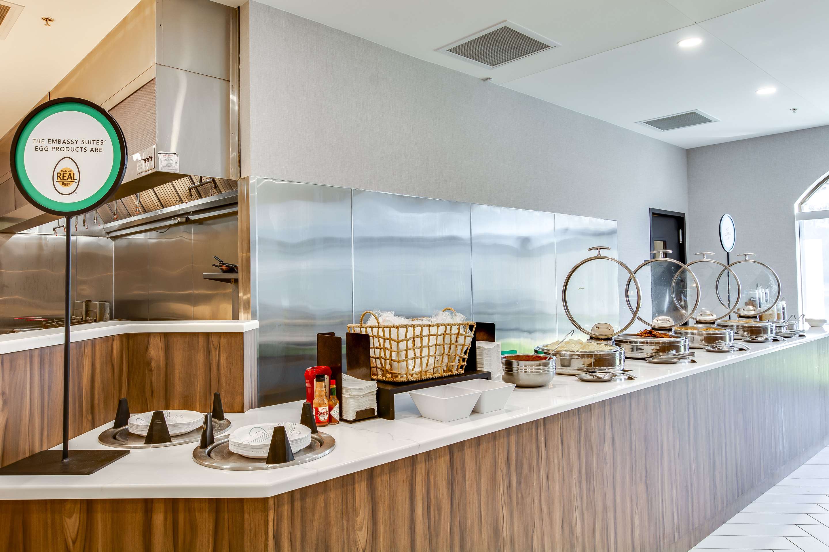 Breakfast Area | Embassy Suites by Hilton Louisville East