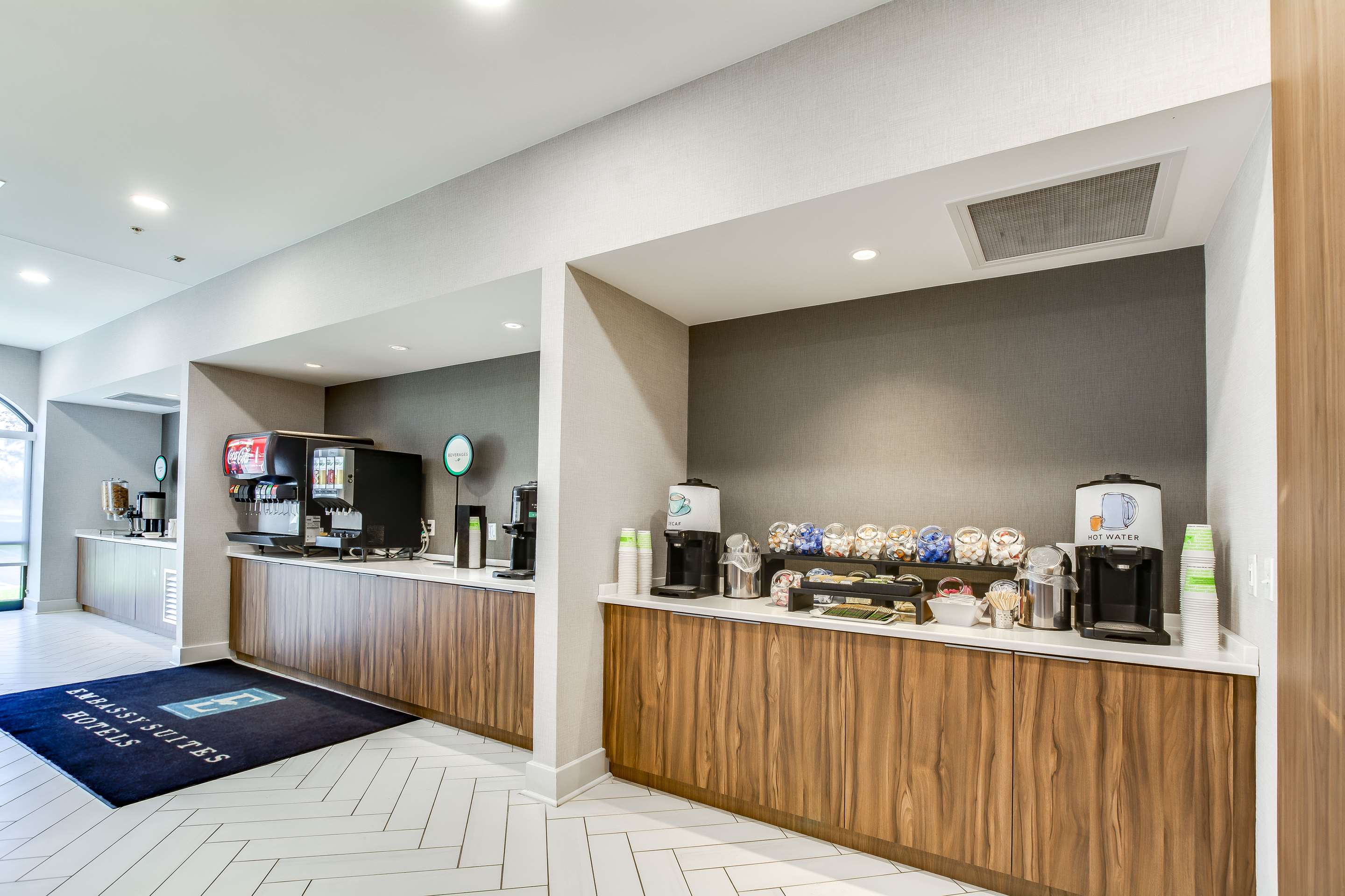 Breakfast Area | Embassy Suites by Hilton Louisville East