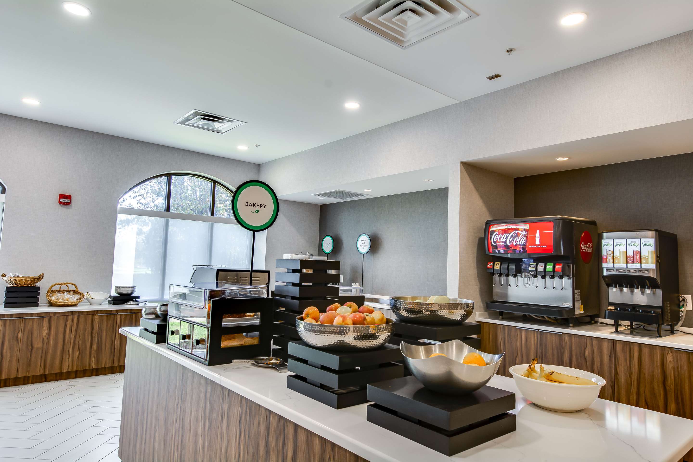 Breakfast Area | Embassy Suites by Hilton Louisville East