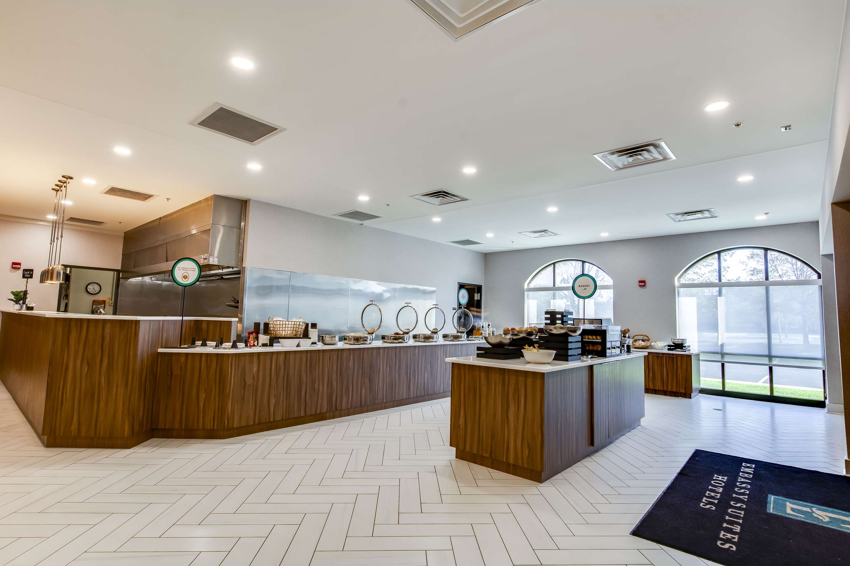 Breakfast Area | Embassy Suites by Hilton Louisville East