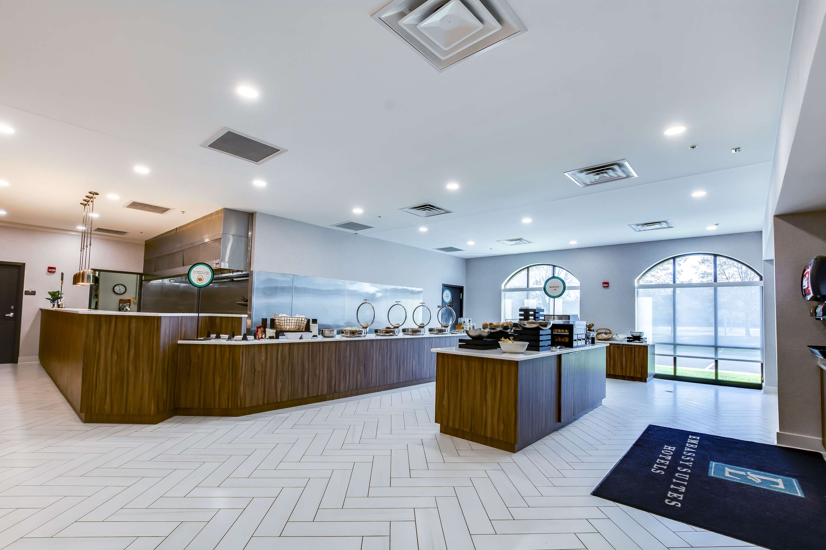 Breakfast Area | Embassy Suites by Hilton Louisville East