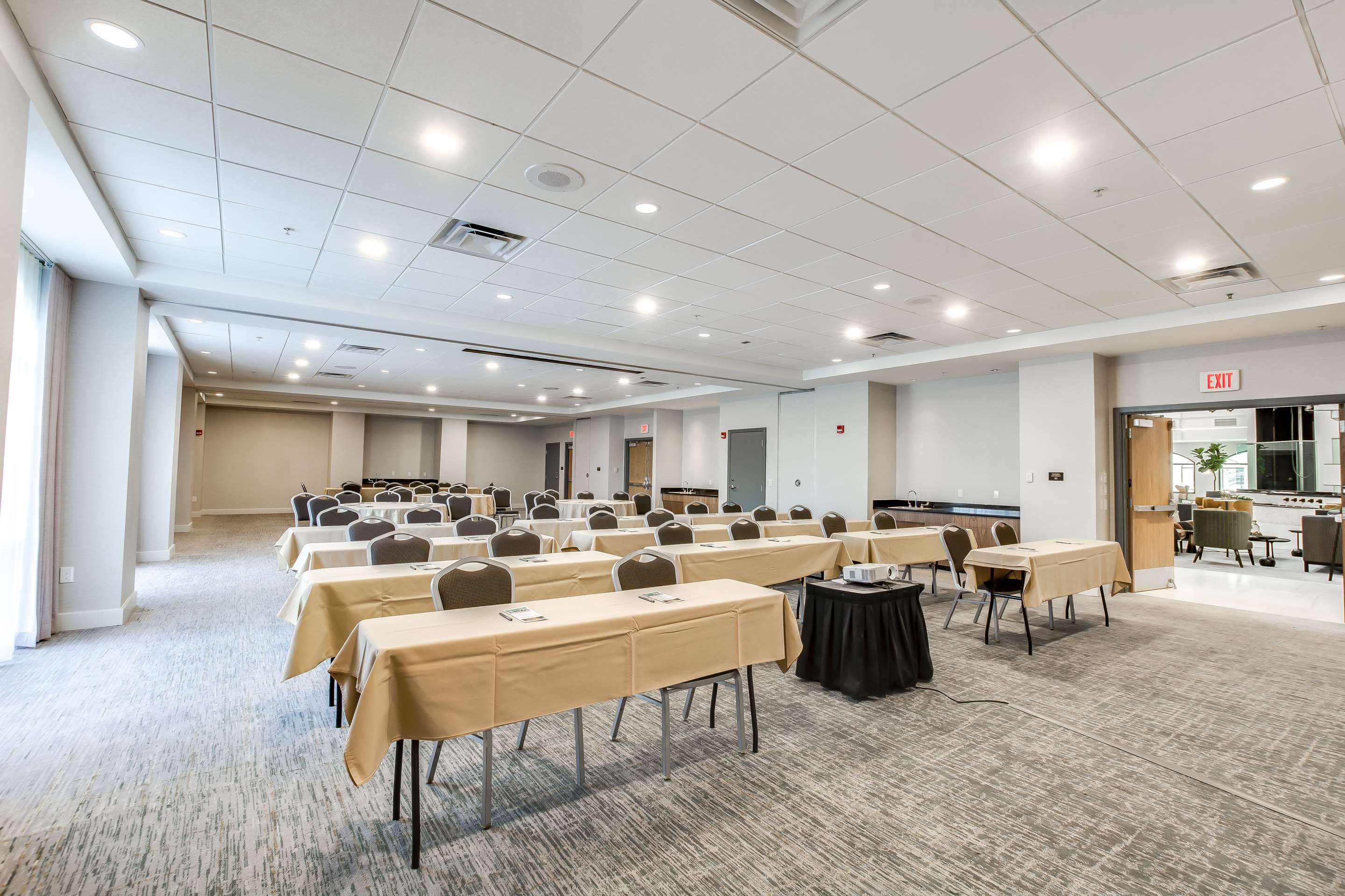 Meeting Room | Embassy Suites by Hilton Louisville East