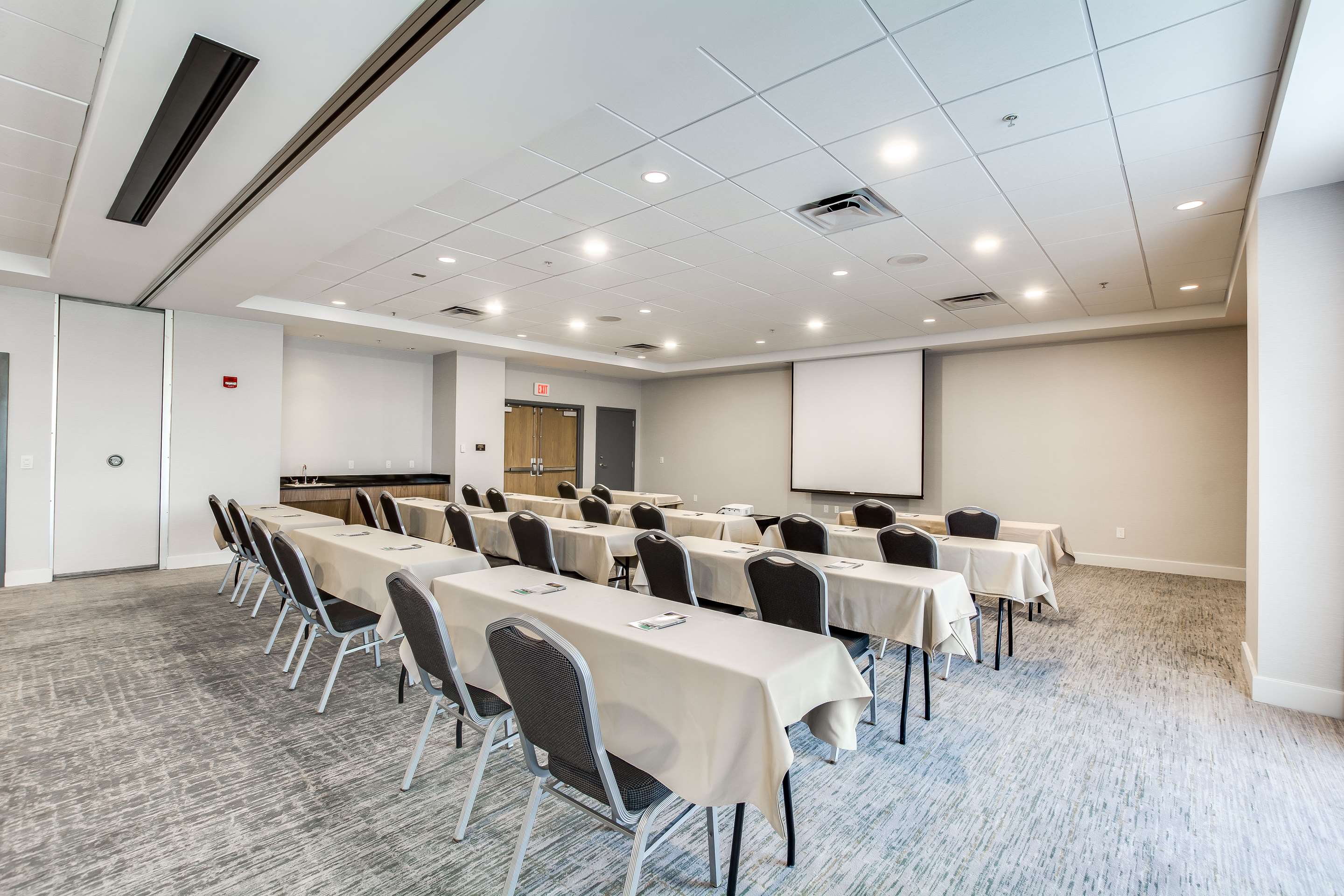 Meeting Room | Embassy Suites by Hilton Louisville East