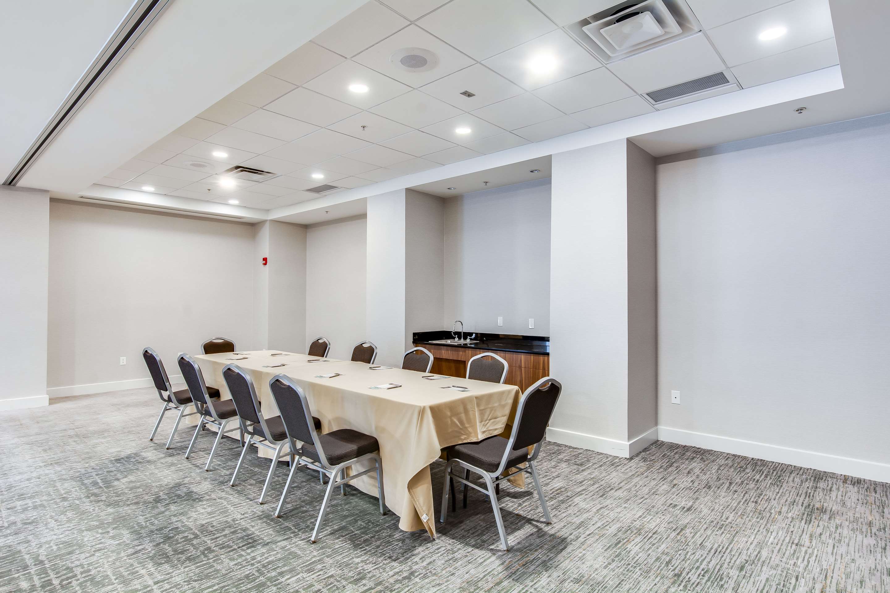 Meeting Room | Embassy Suites by Hilton Louisville East