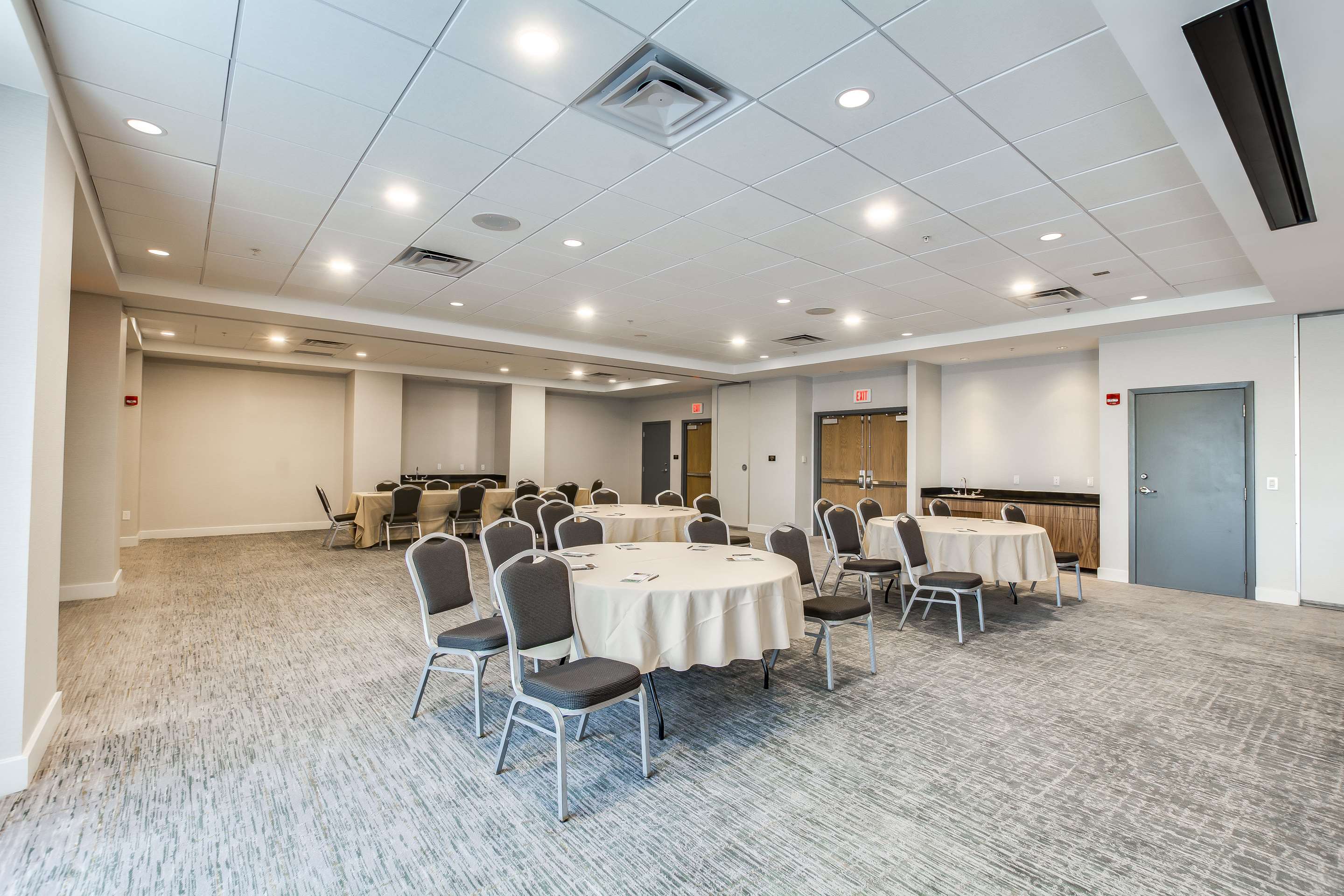 Meeting Room | Embassy Suites by Hilton Louisville East