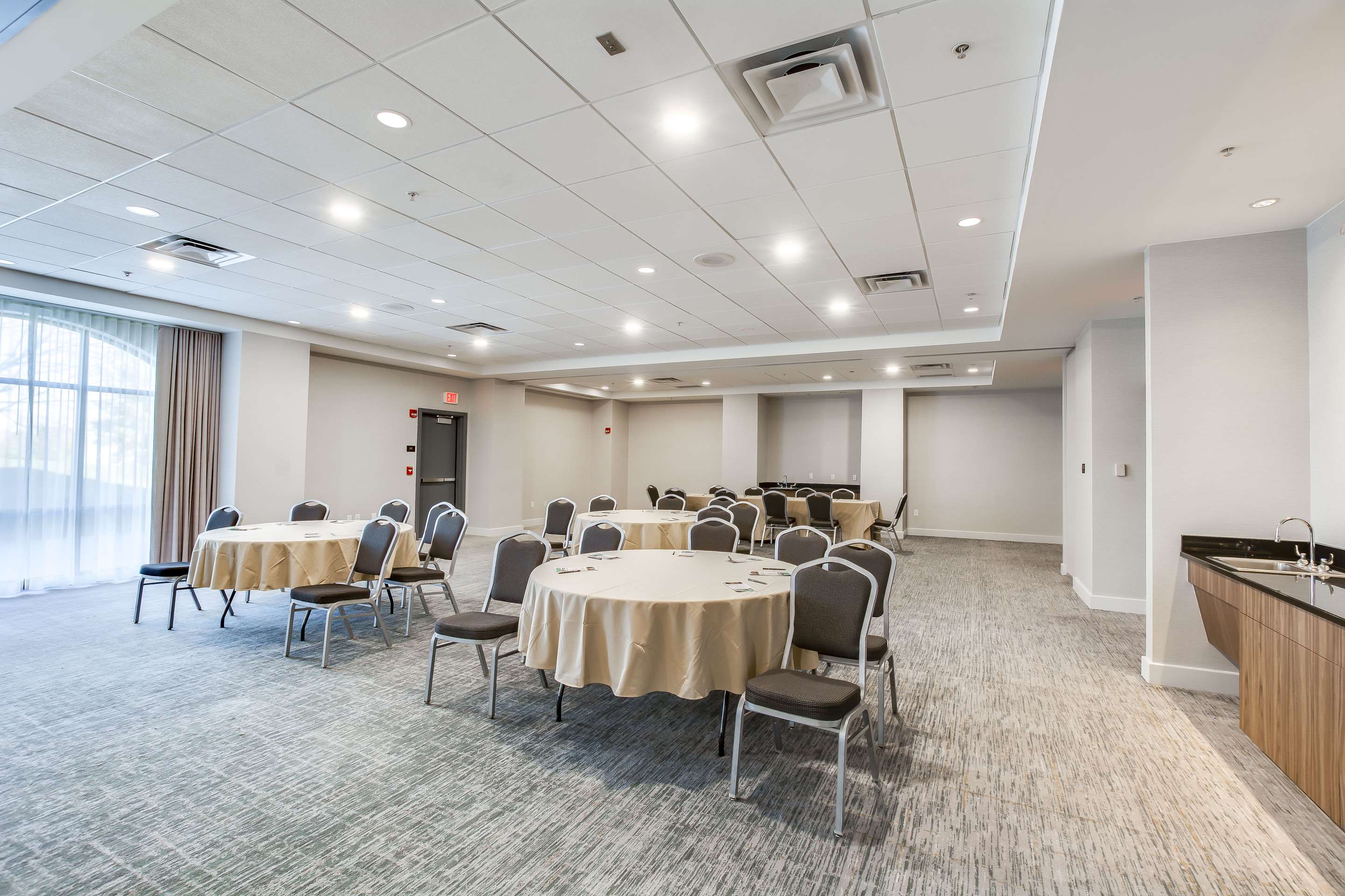 Meeting Room | Embassy Suites by Hilton Louisville East