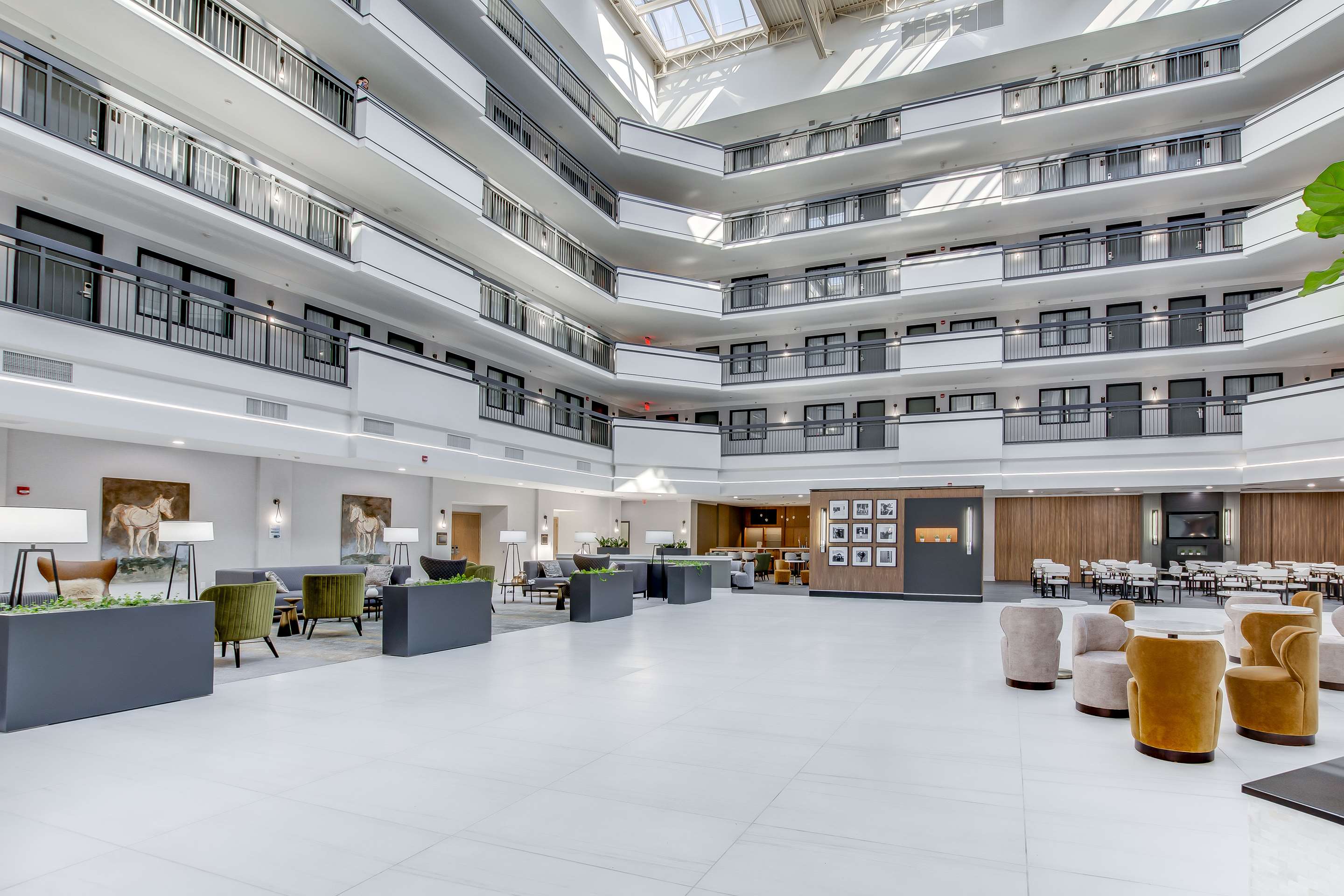 Lobby | Embassy Suites by Hilton Louisville East