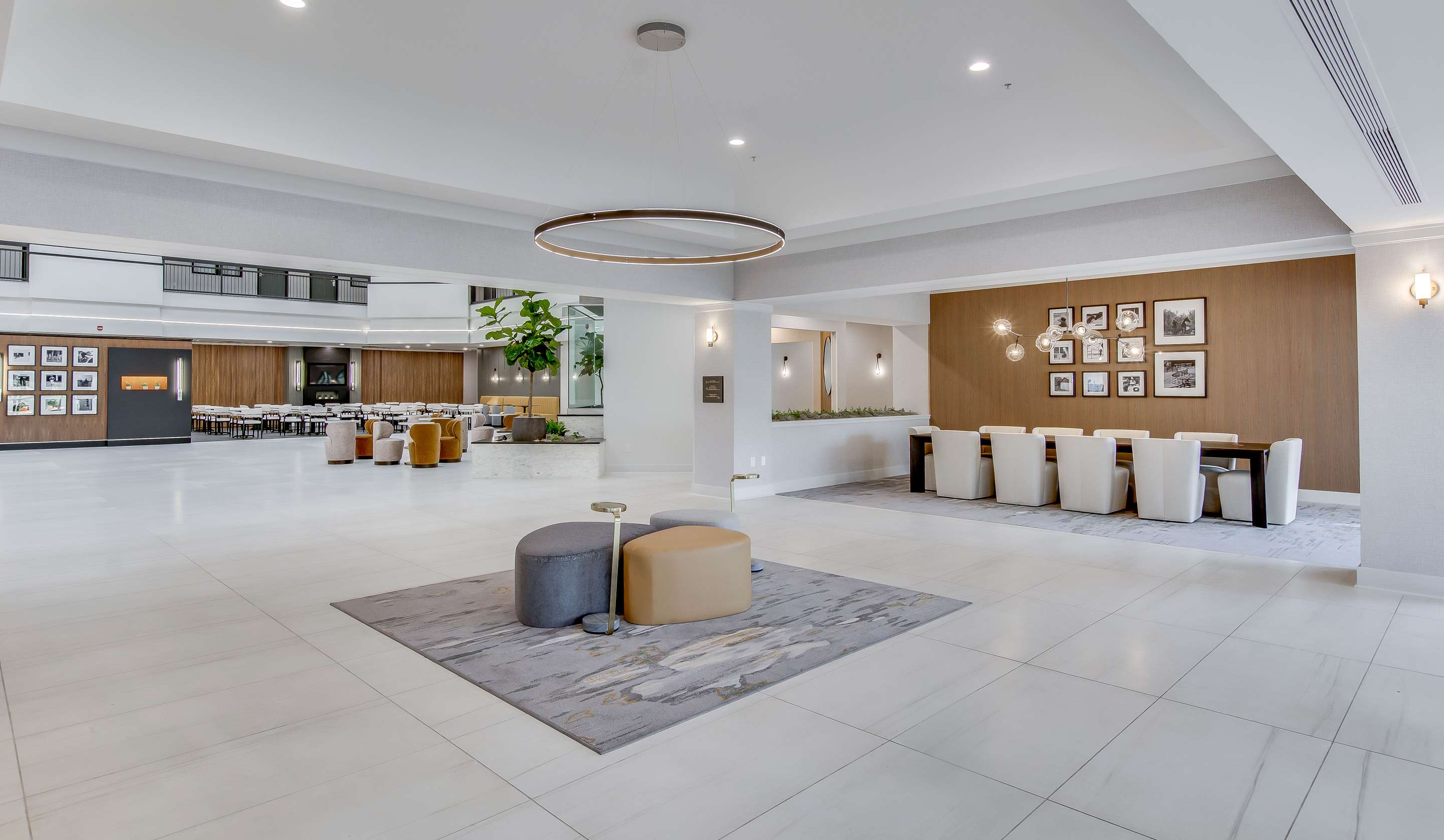 Lobby | Embassy Suites by Hilton Louisville East