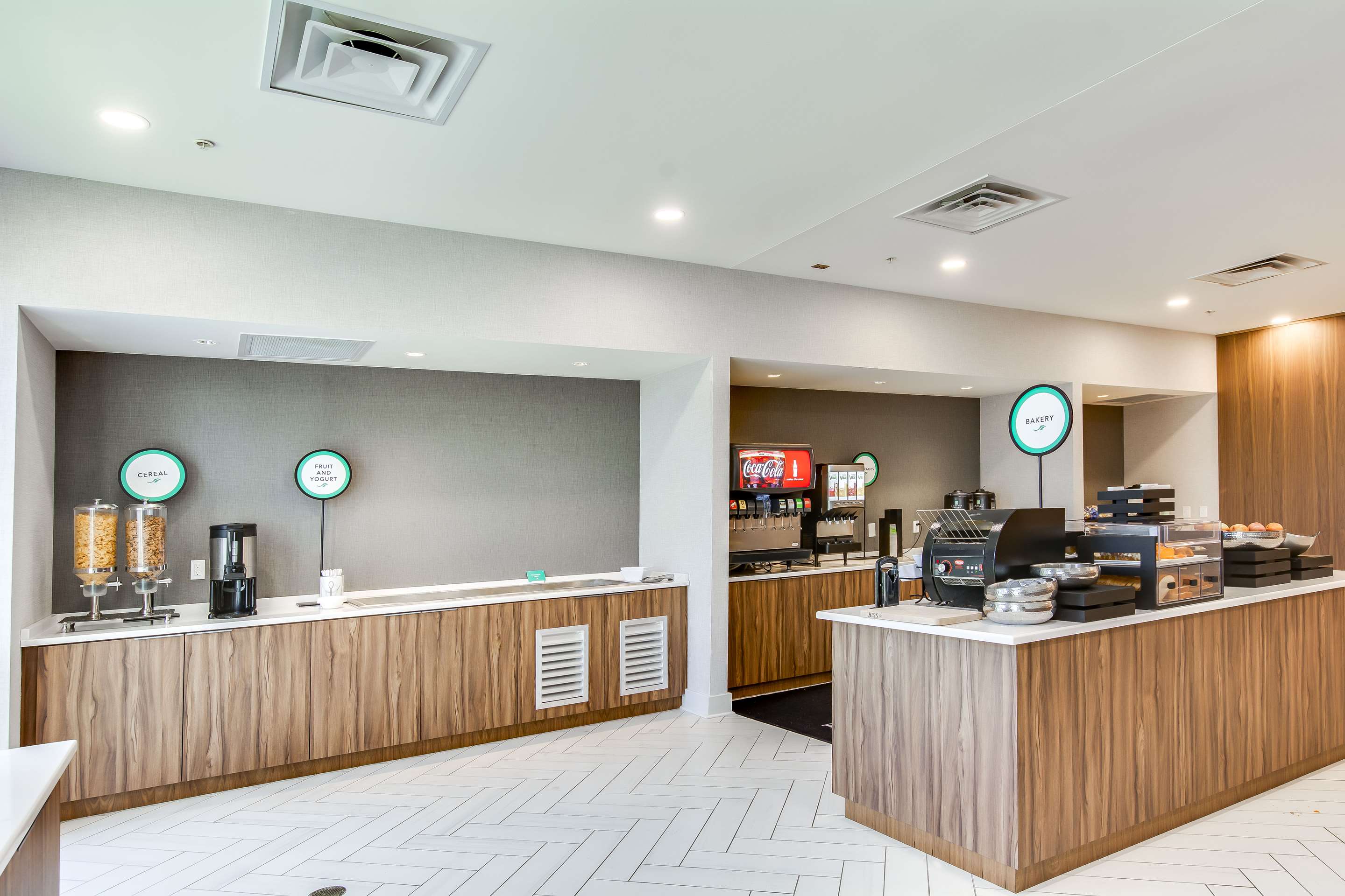 Breakfast Area | Embassy Suites by Hilton Louisville East