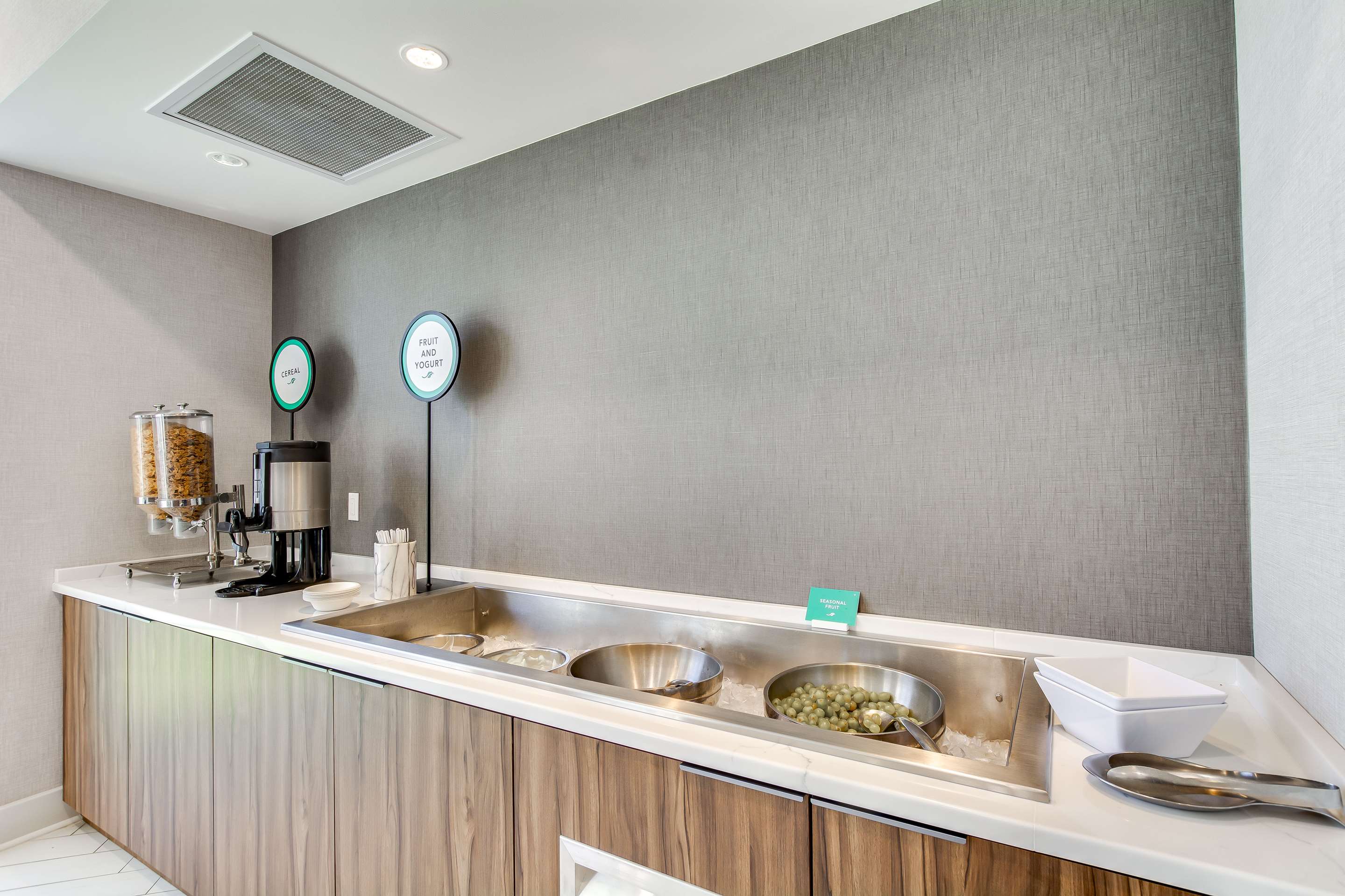 Breakfast Area | Embassy Suites by Hilton Louisville East