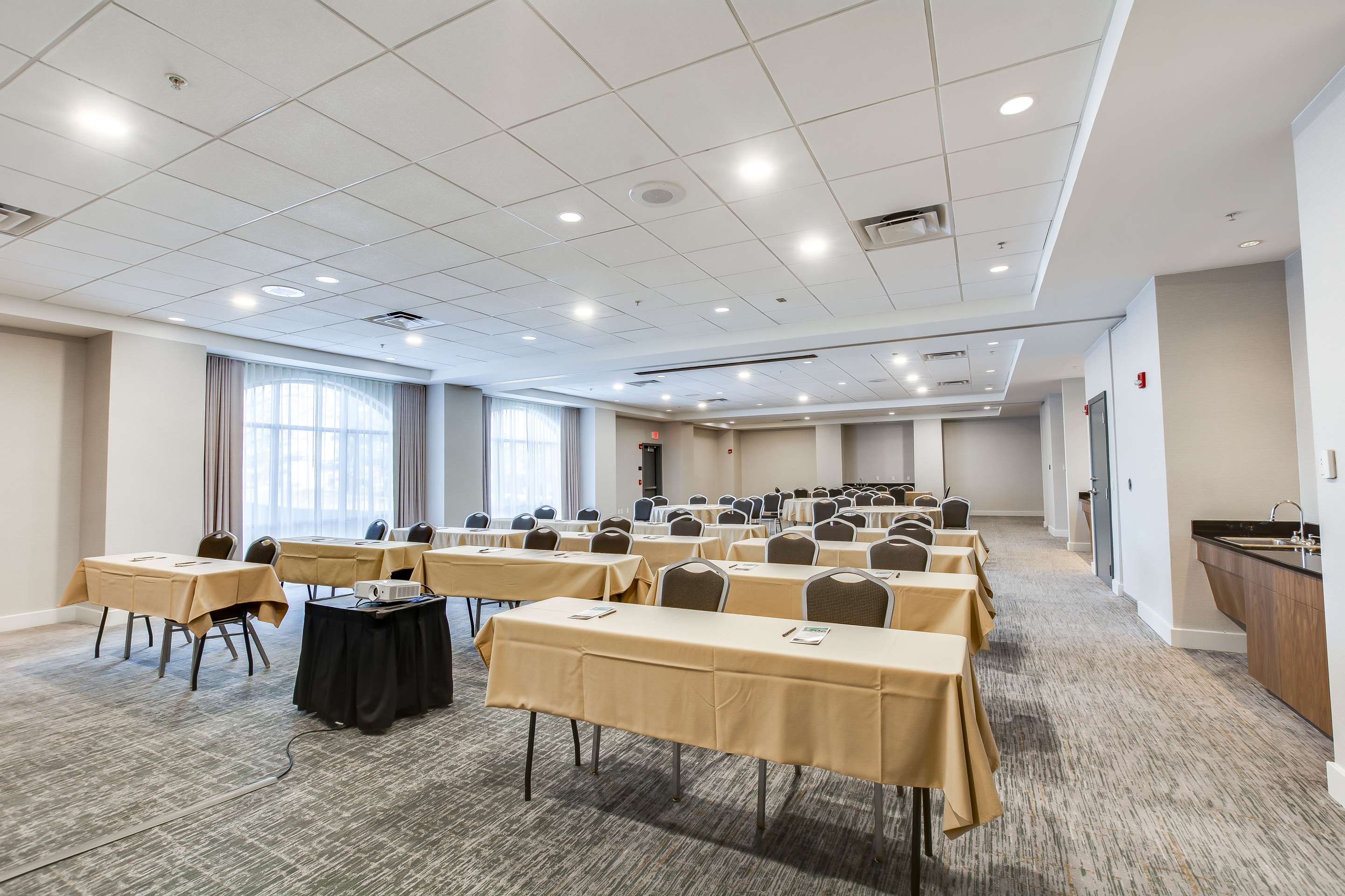 Meeting Room | Embassy Suites by Hilton Louisville East