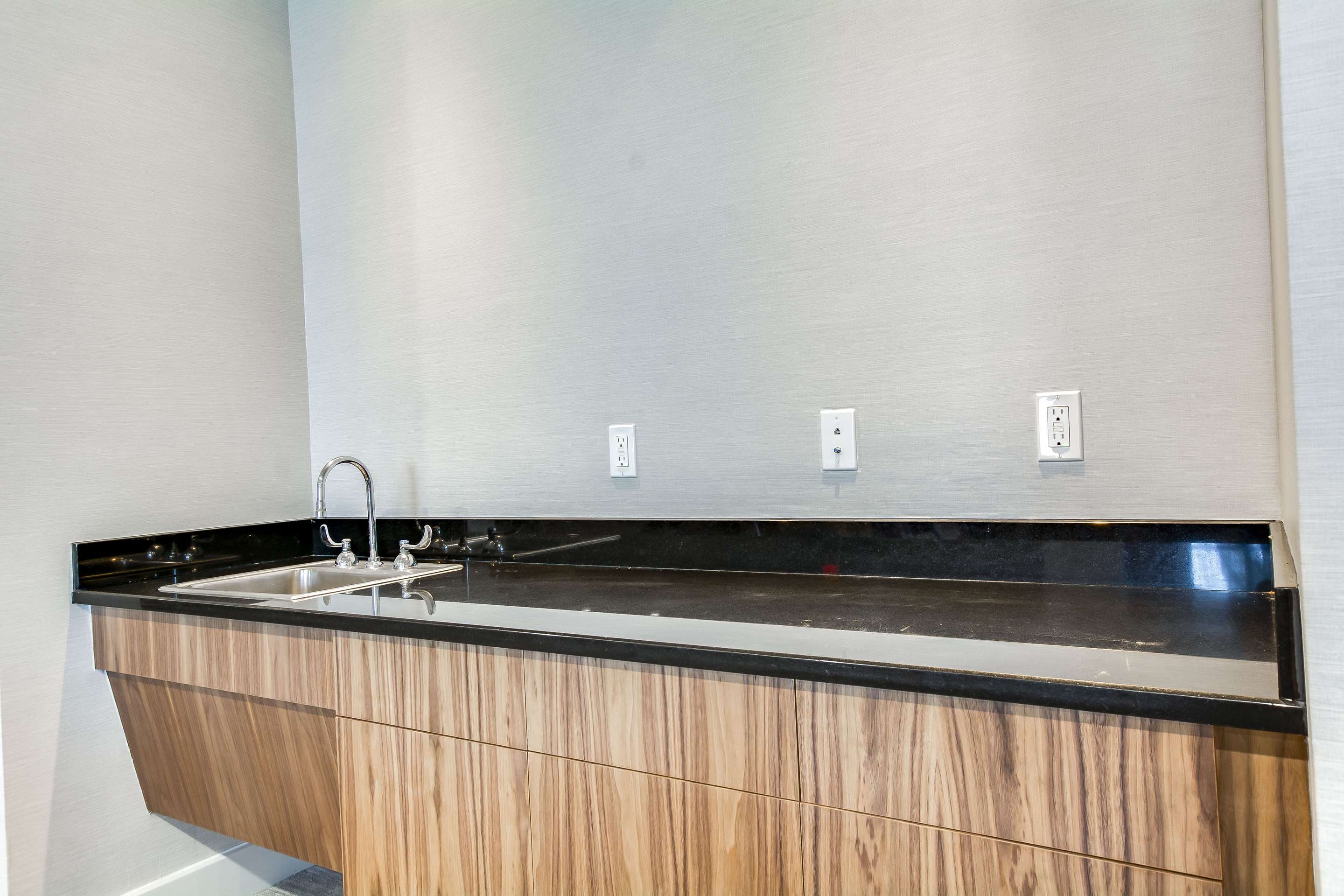 Meeting Room | Embassy Suites by Hilton Louisville East