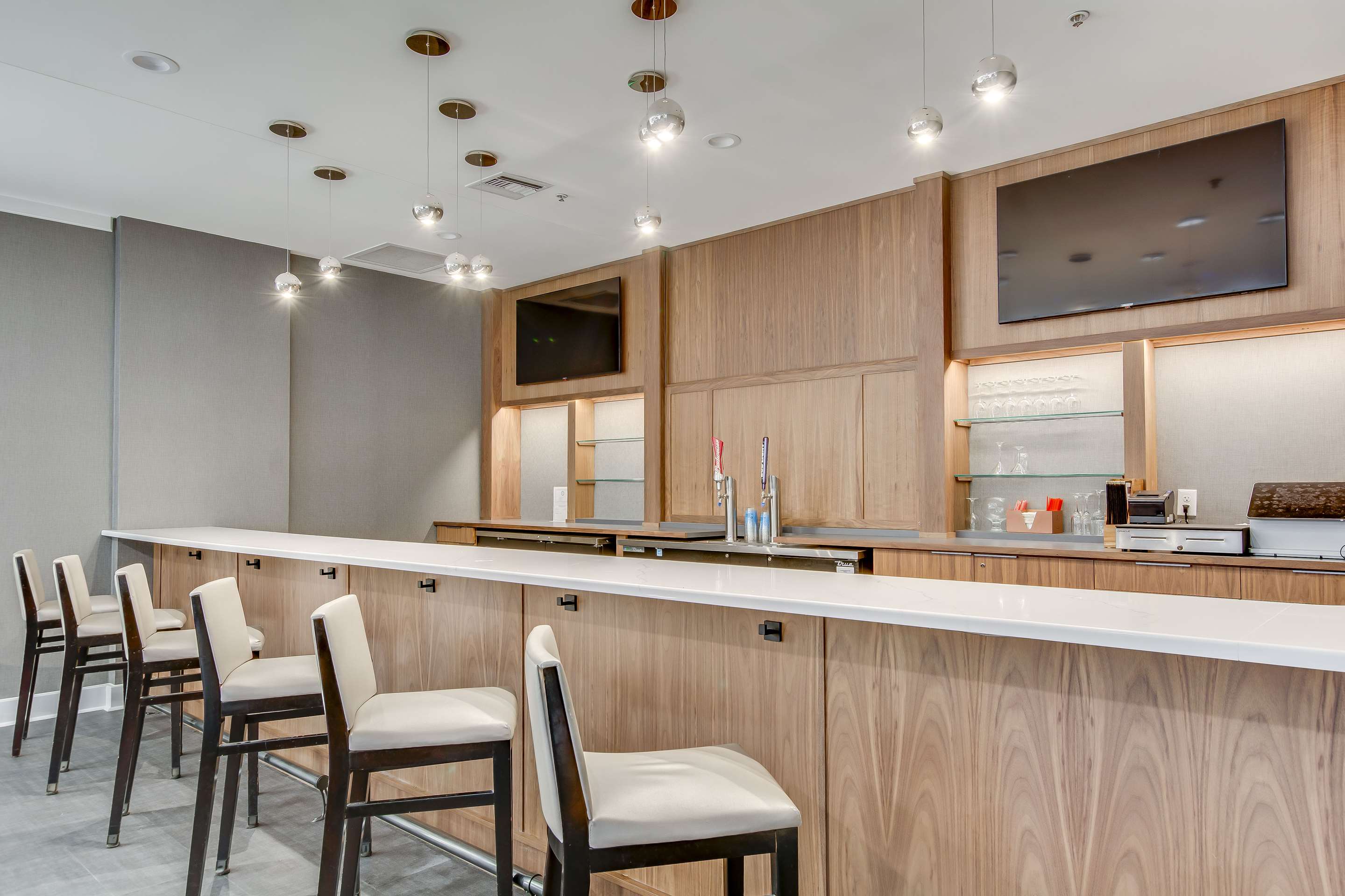 BarLounge | Embassy Suites by Hilton Louisville East