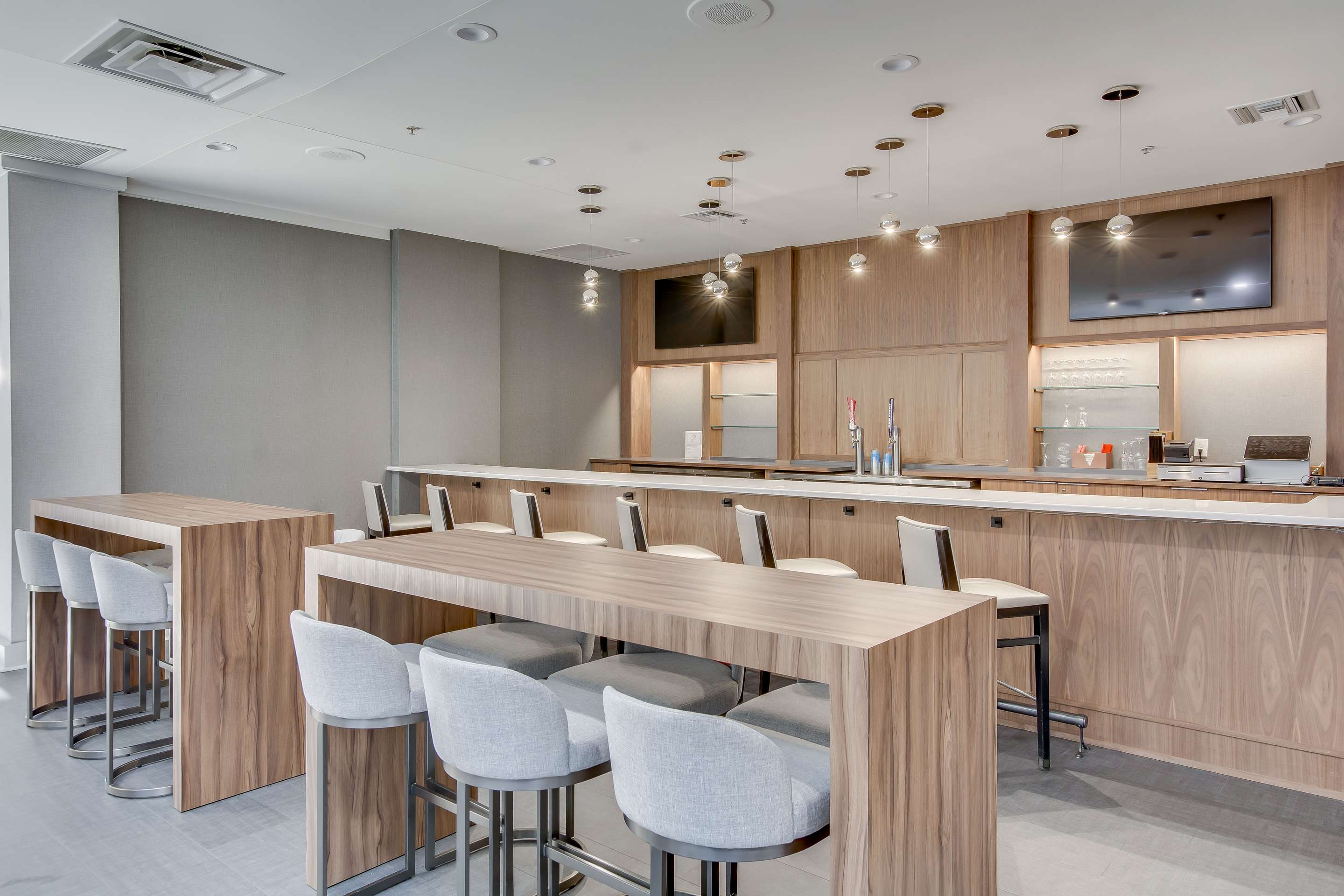 BarLounge | Embassy Suites by Hilton Louisville East