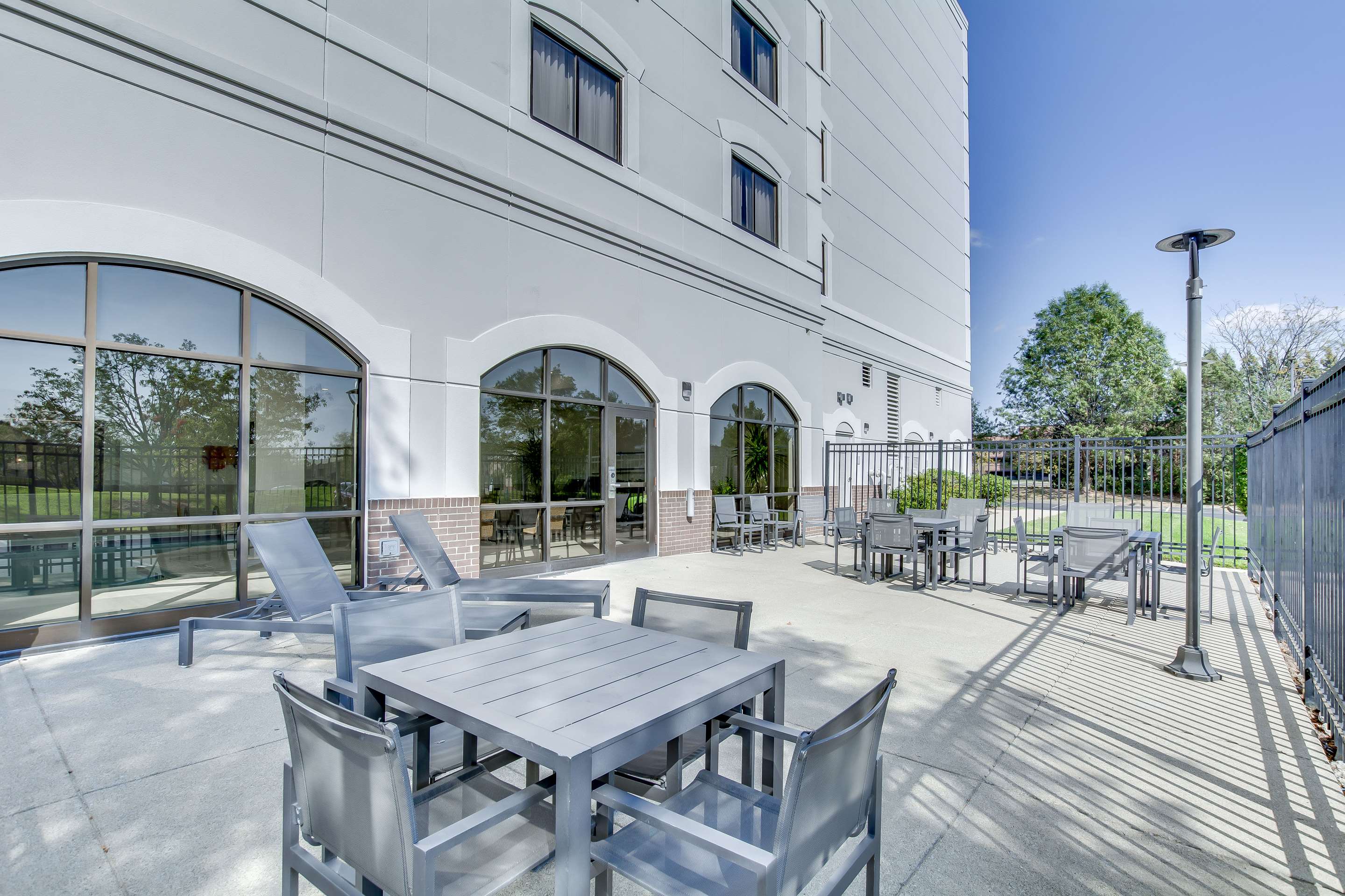 Exterior | Embassy Suites by Hilton Louisville East
