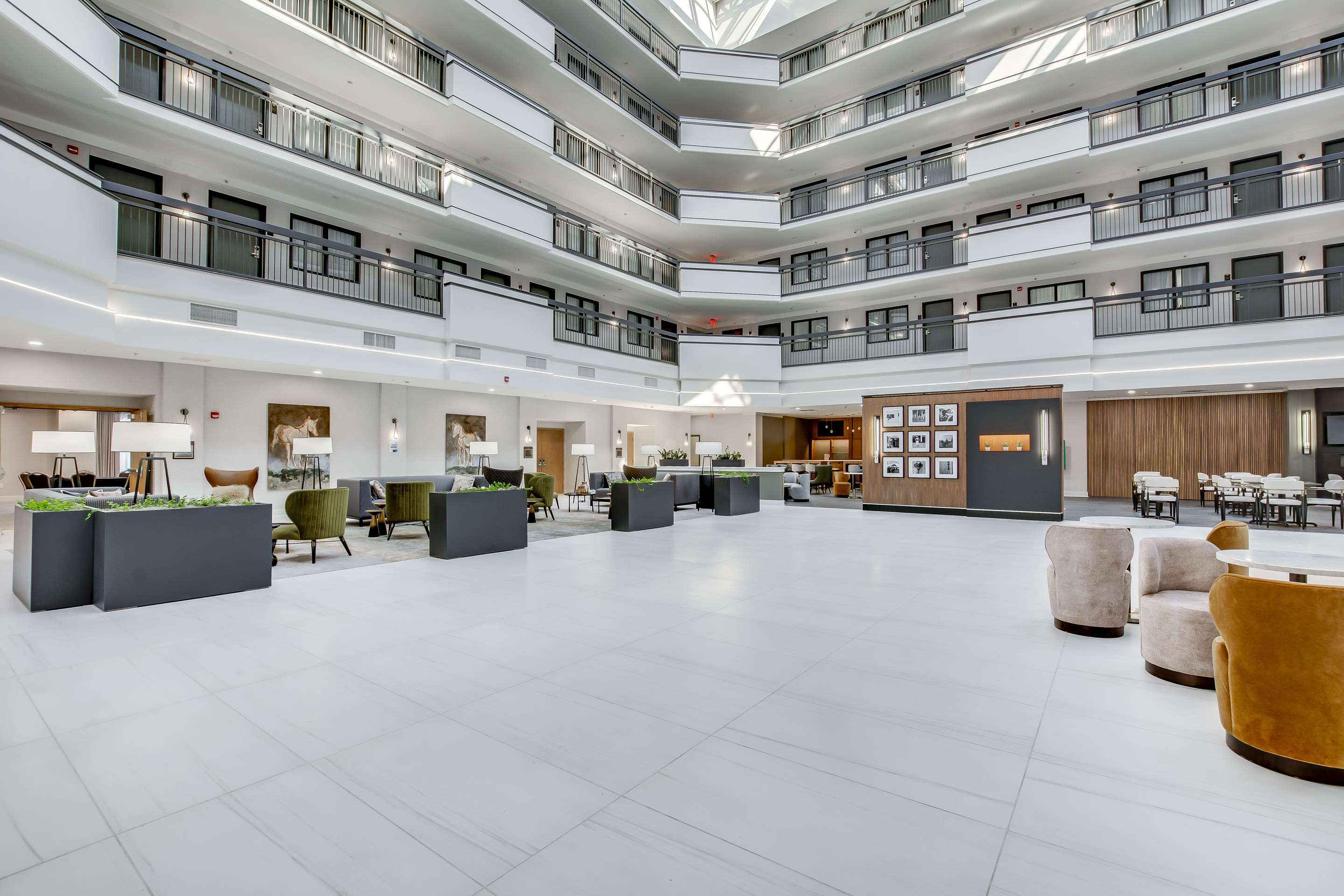Lobby | Embassy Suites by Hilton Louisville East