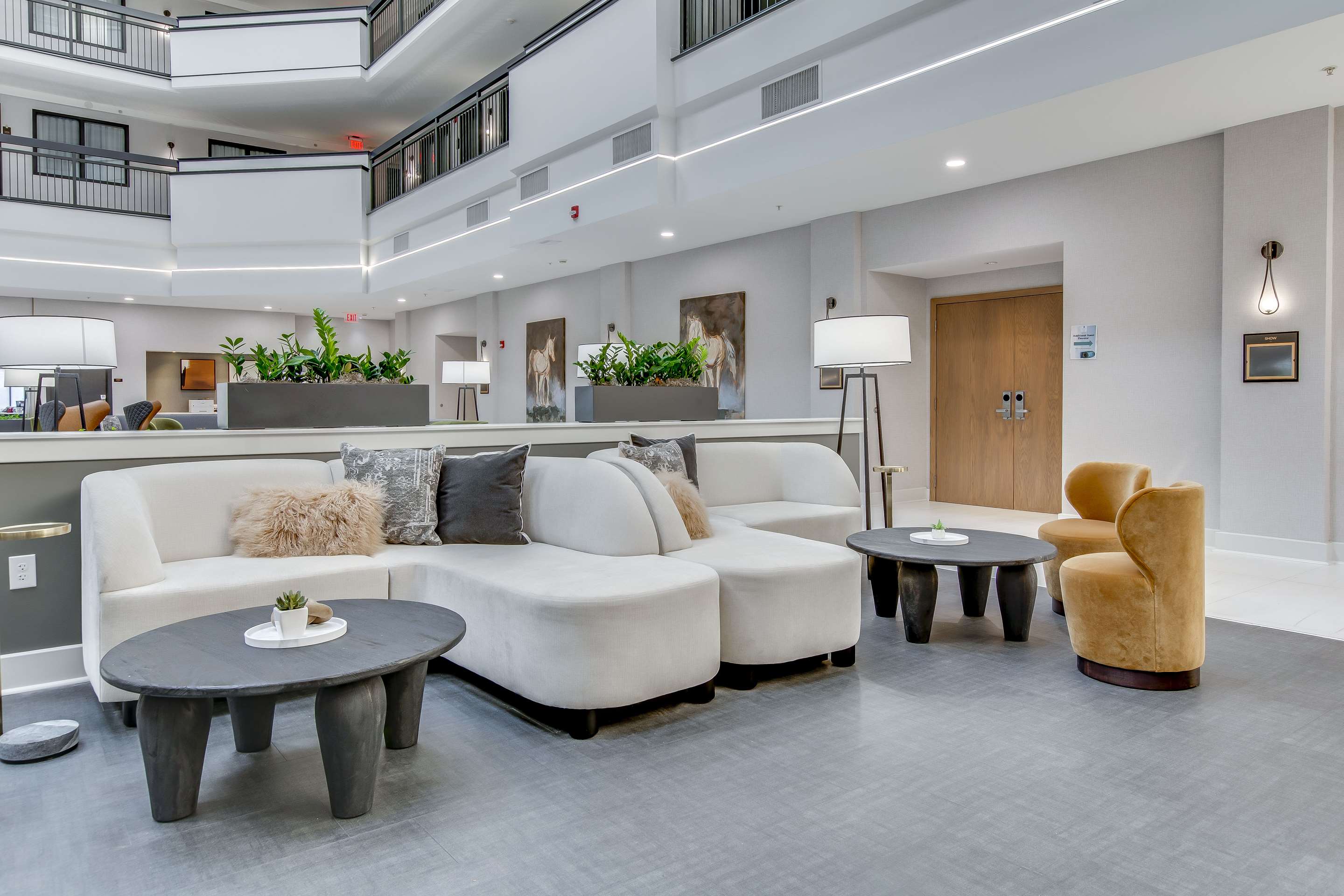 Lobby | Embassy Suites by Hilton Louisville East