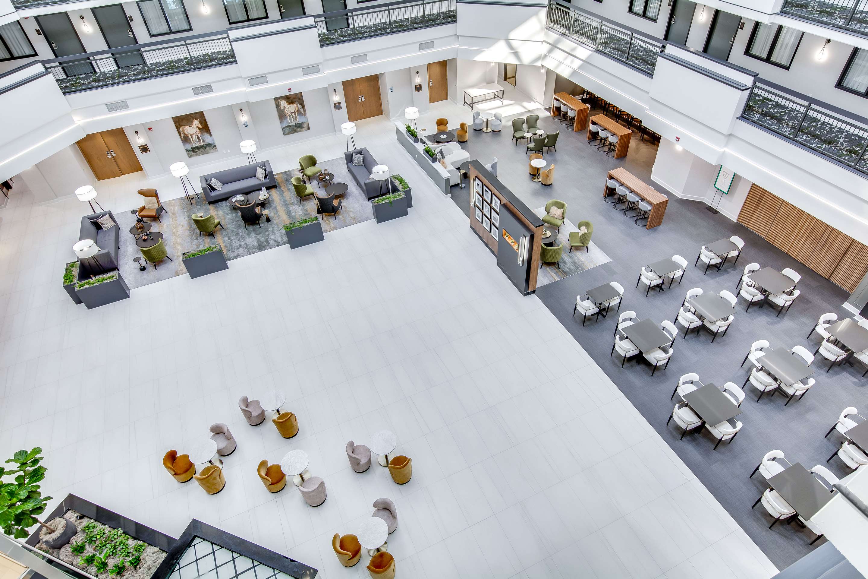 Lobby | Embassy Suites by Hilton Louisville East