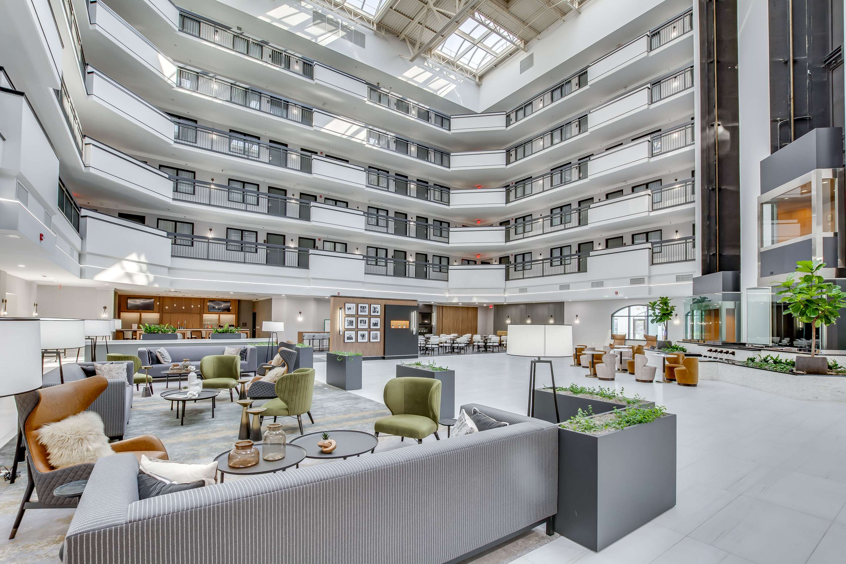 Lobby | Embassy Suites by Hilton Louisville East