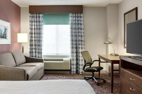  - Hilton Garden Inn Downtown Louisville - I-65, Exit 136C